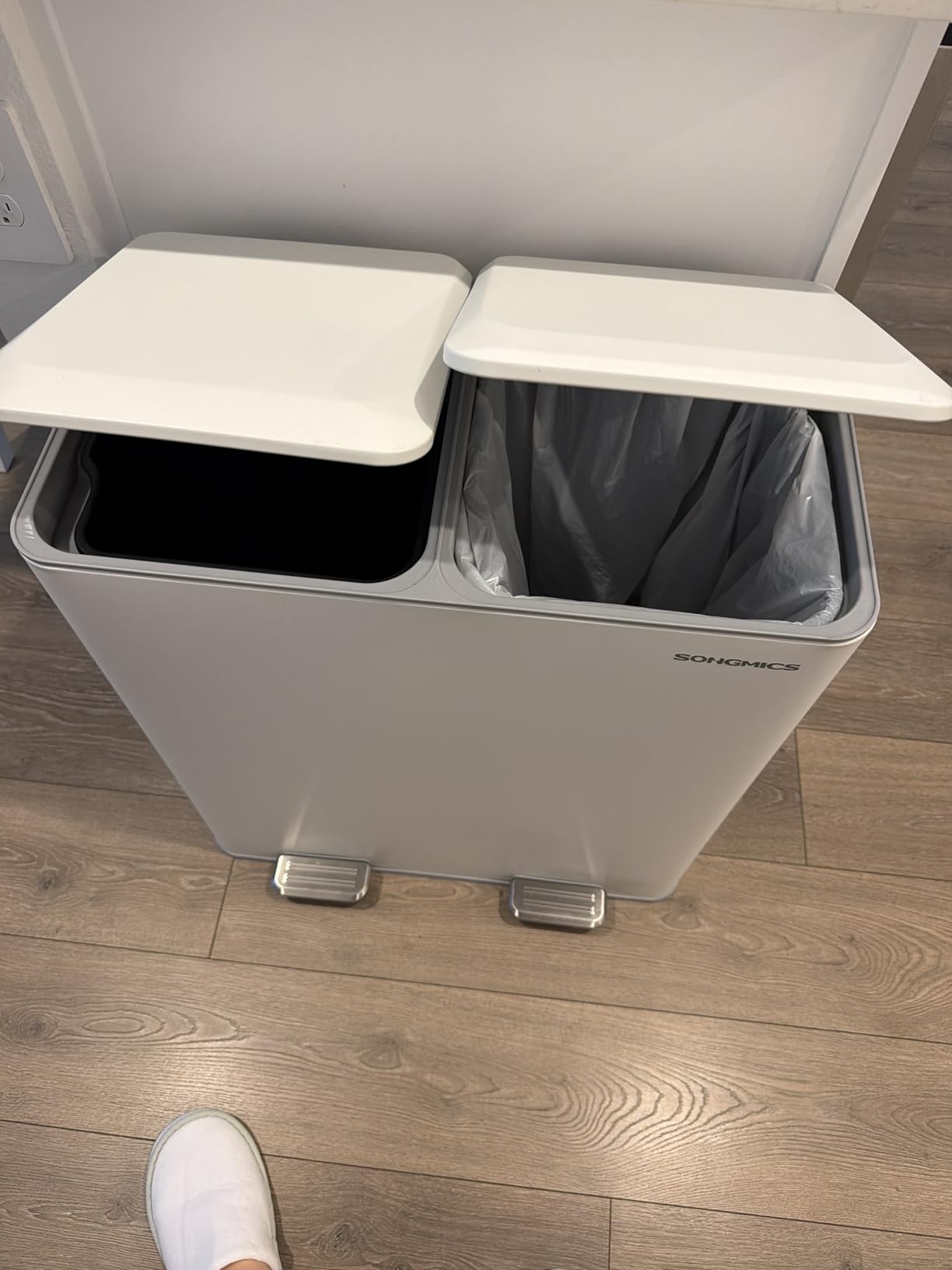 SONGMICS Trash Can, 2 x 8 Gallon (2 x 30 L) Double Compartment, Garbage Can for Recycling, with 15 Liner Bags, Soft-Close Lids, Removable Buckets, Stainless Steel, Black customer photo 2