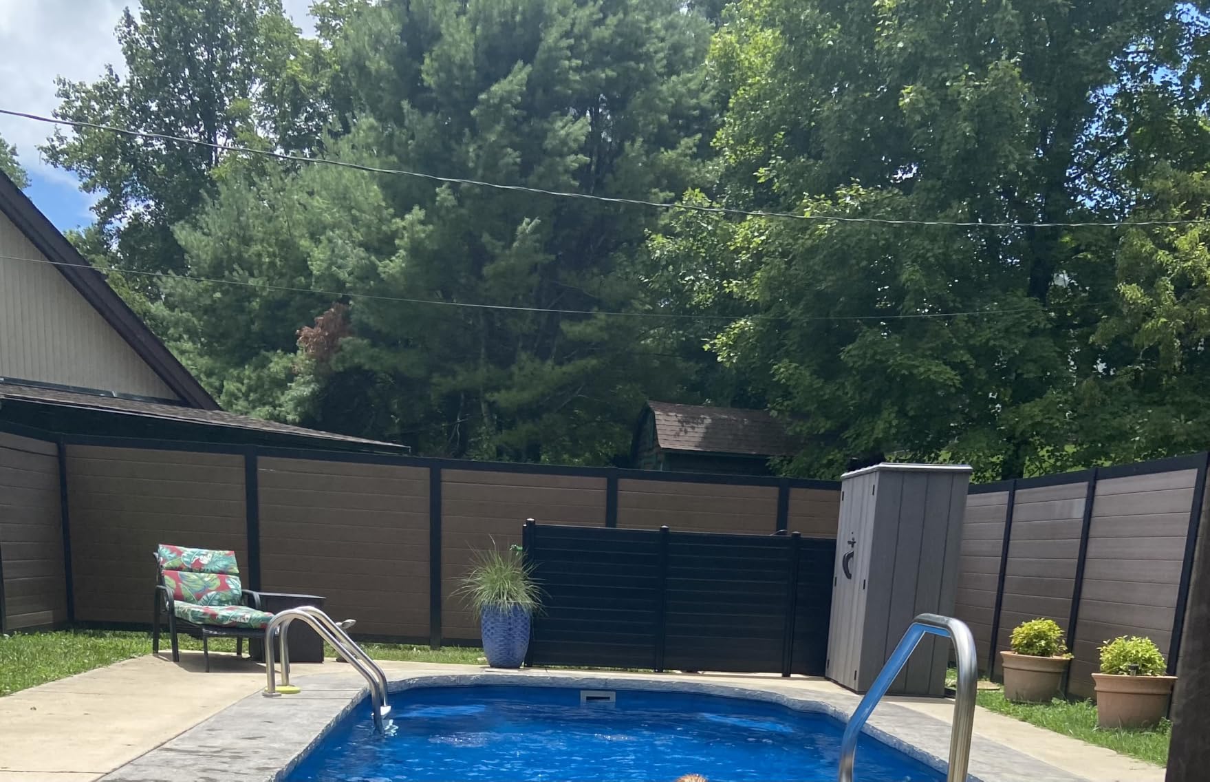 VEVOR 2 Panels Outdoor Privacy Screen, 48 x 48 in Air Conditioner Fence with 27.6 in Ground Stakes, Pool Equipment Enclosure, Horizontal Vinyl Privacy Fence, Ideal for Trash Can and A/C Units, Black customer photo 2