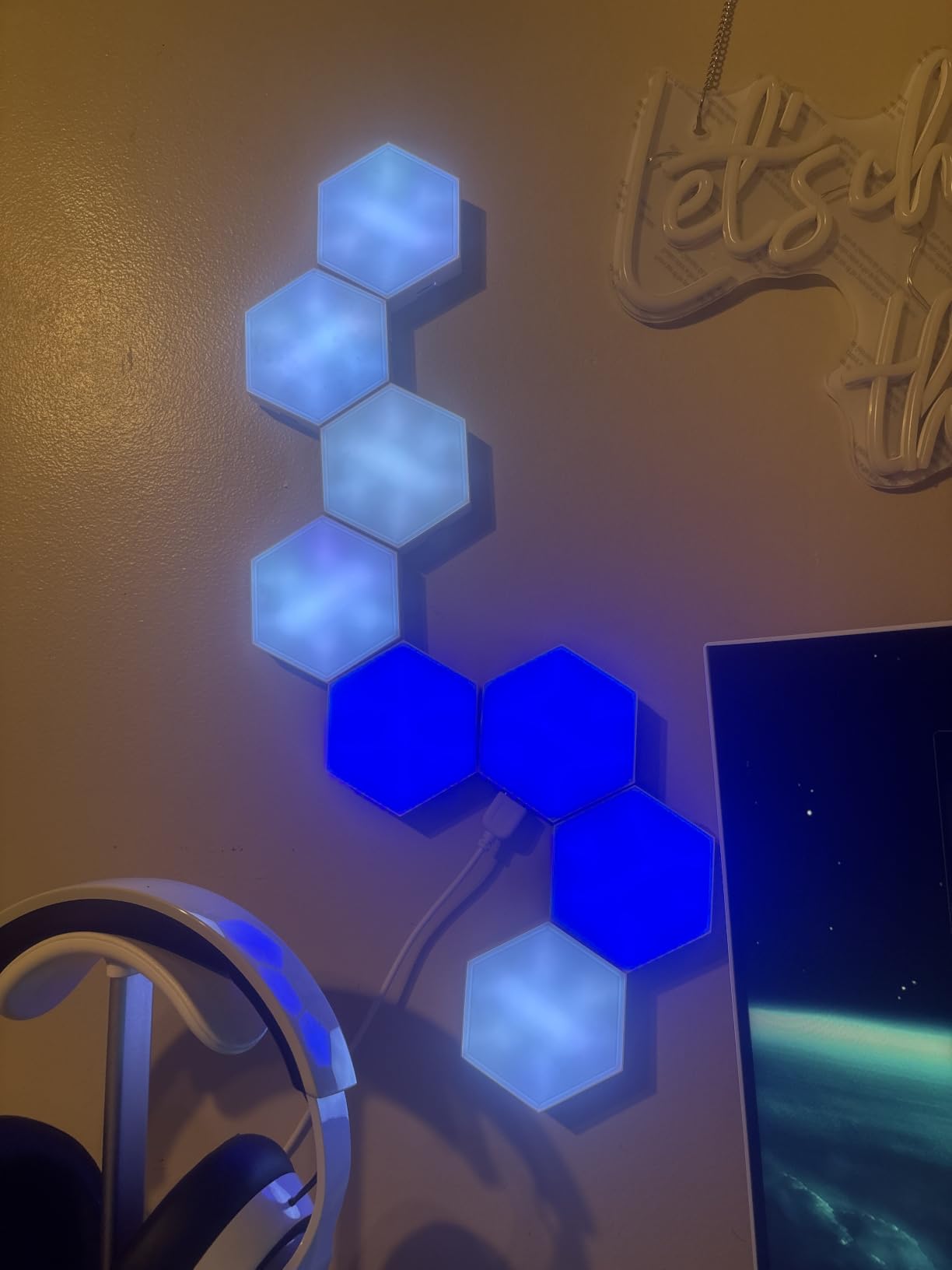 TISOFU 12 Pack Hexagon Lights LED Wall Panels, RGB Gaming Light with APP/Music Sync & Remote, DIY Smart Modular Hexagonal Honeycomb Glide Hex Tiles Panel for Bedroom Party Decor Gifts customer photo 2