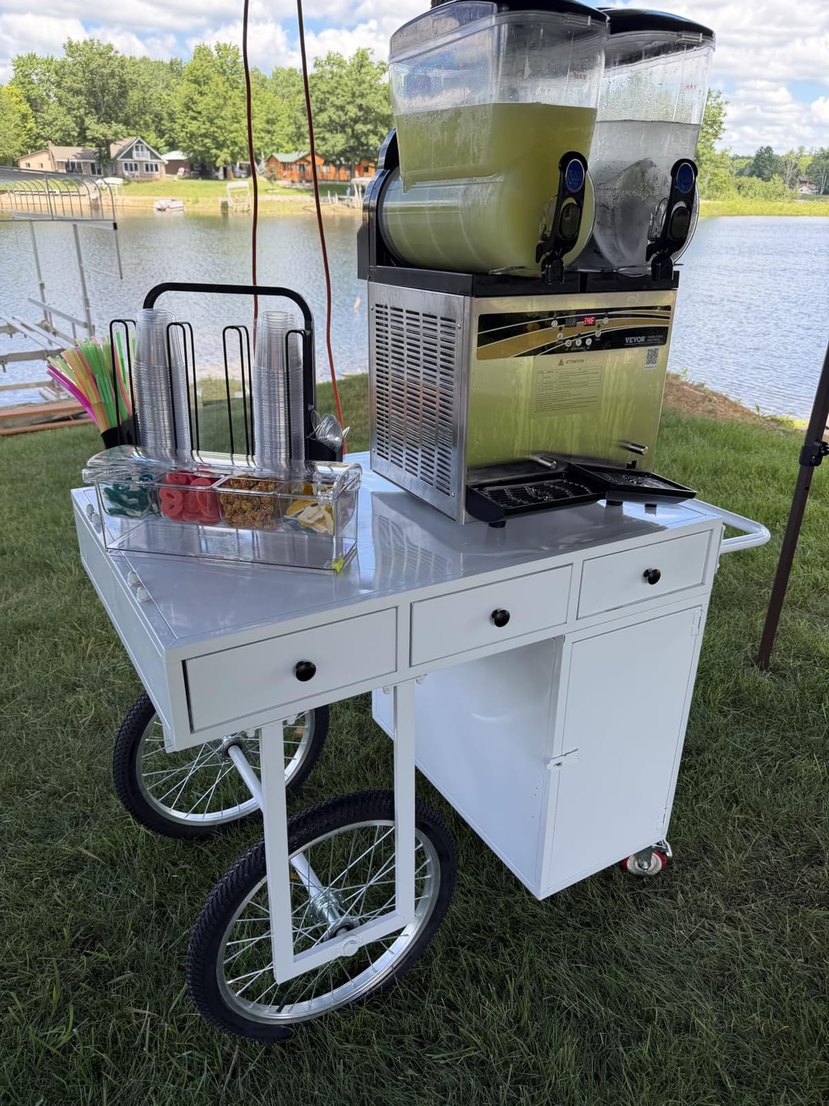 VEVOR Slushie Machine, 4L/135oz No Ice Needed Slushy Machine for Home, Frozen Drink Maker with Single Tank, Margarita Machine with Self-Cleaning, for Frozen Margaritas, Frappés, Milkshake & More customer photo 1