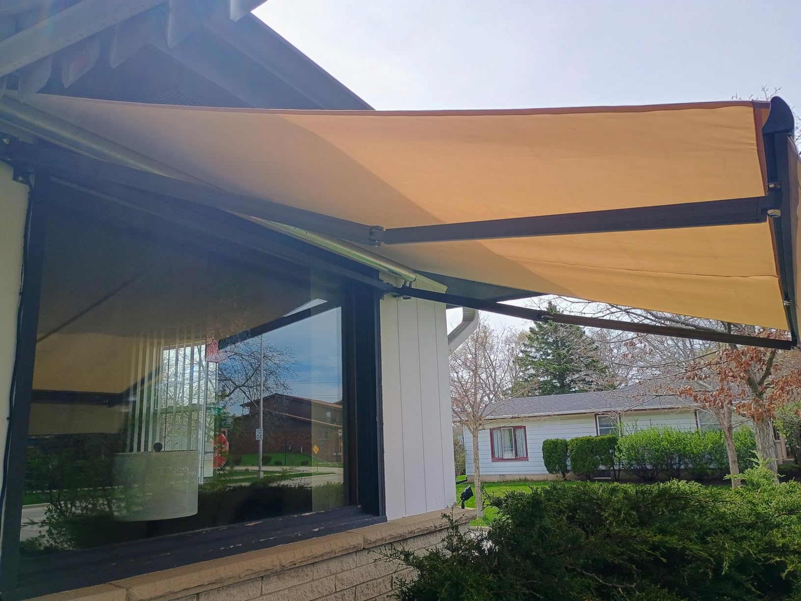 HOMEDEMO Electric Retractable Awning for Patio 8.2'x 6.5' Motorized Awnings, Sunshade Shelter Crank Handle, UV & Waterproof Polyester Cover and Aluminum Frame for Outdoor Deck, Yard, Beige, Balcony customer photo 2
