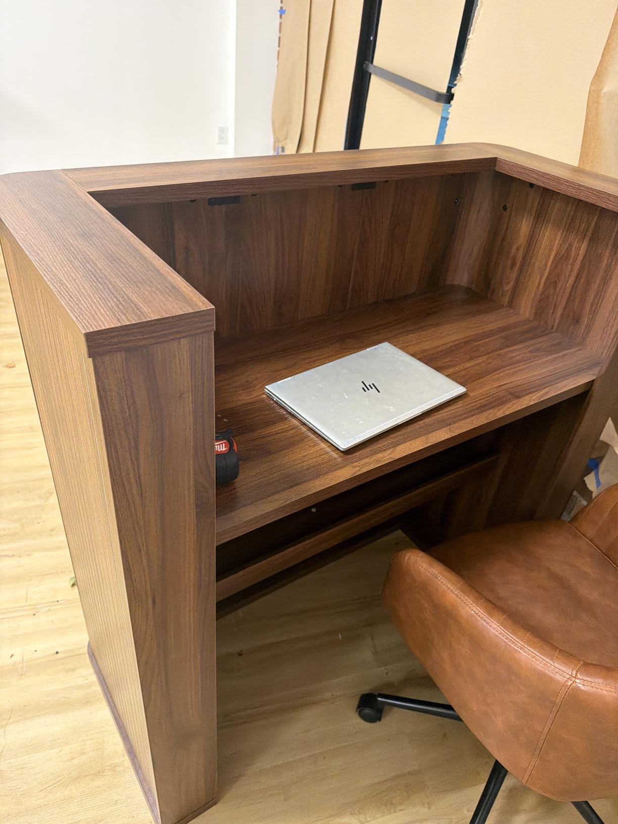 42.1 Inches Reception Desk, Fluted Round Corner Modern Reception Table, Front Counter Table, for Salons, Offices Lobbies Retail Stores and Home Offices (Walnut) customer photo 1