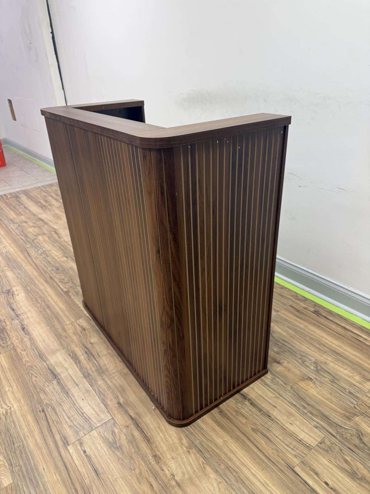 42.1 Inches Reception Desk, Fluted Round Corner Modern Reception Table, Front Counter Table, for Salons, Offices Lobbies Retail Stores and Home Offices (Walnut) customer photo 2