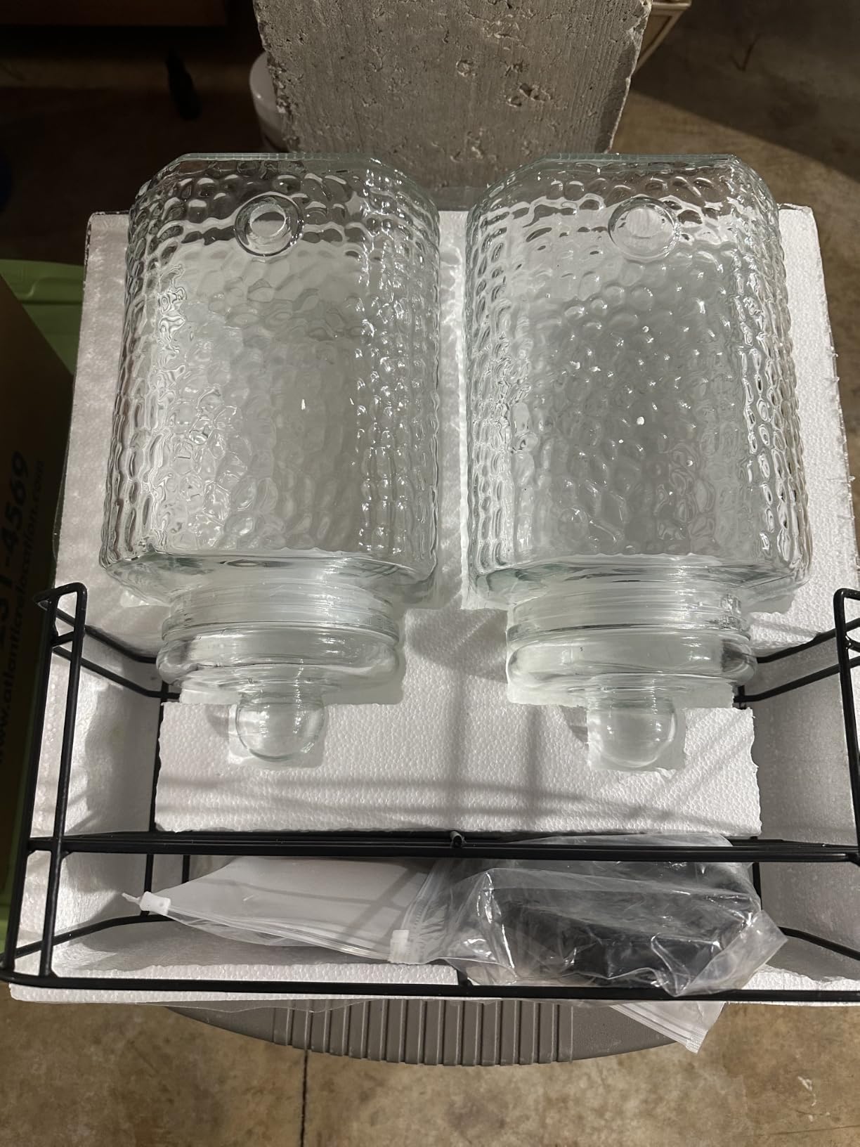 1 Pack 5 Gallon Drink Dispenser for Parties, Hammered Glass Beverage Dispensers with Stand, Stainless Steel Spigot and Drip Trays, Water Jar Jug for Lemonade, Juice, Party Drinks (Clear) customer photo 2