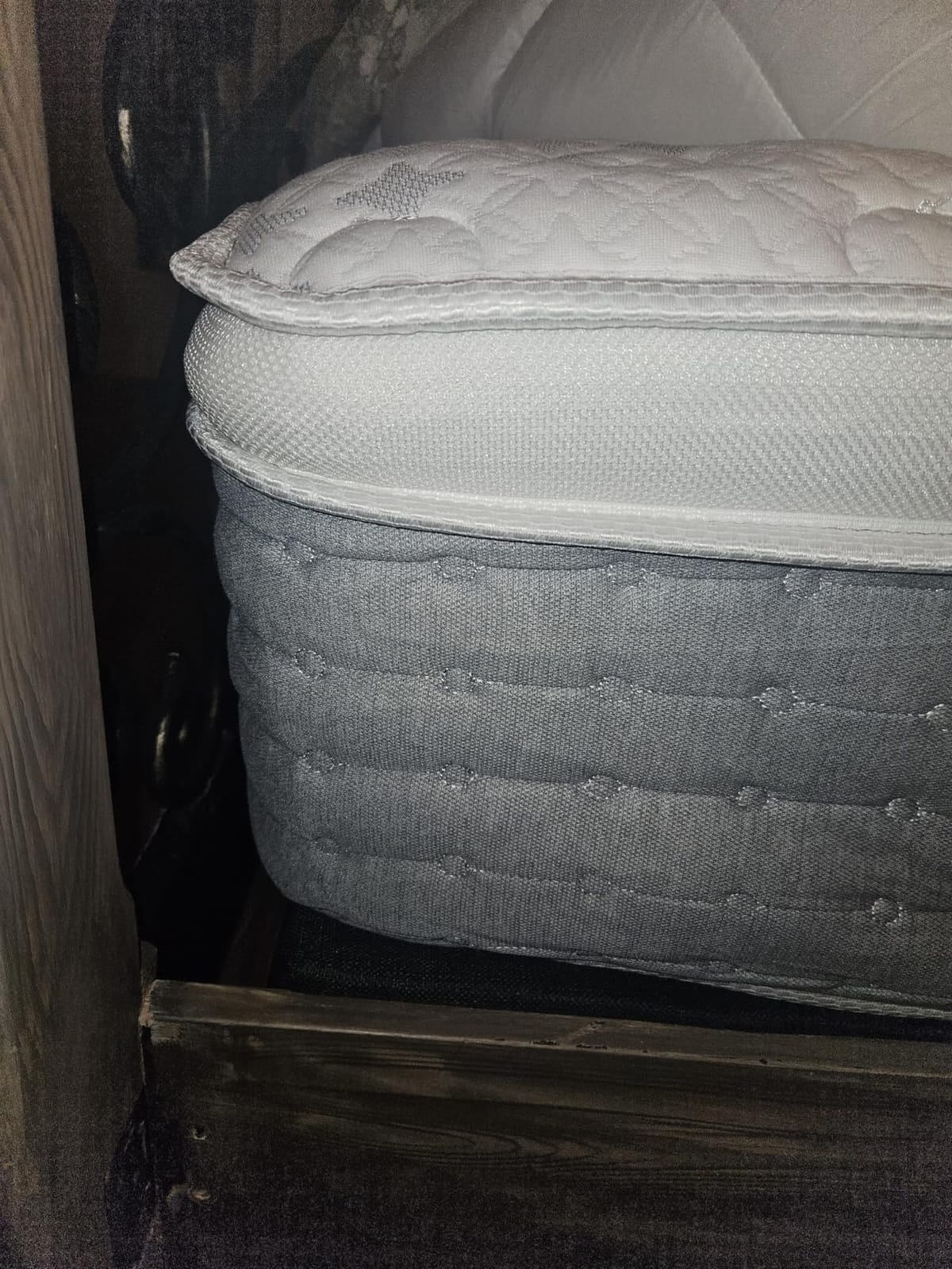Sleepmax Queen Mattress 14 Inch, Cooling Pain Relief Hybrid Mattresses customer photo 1