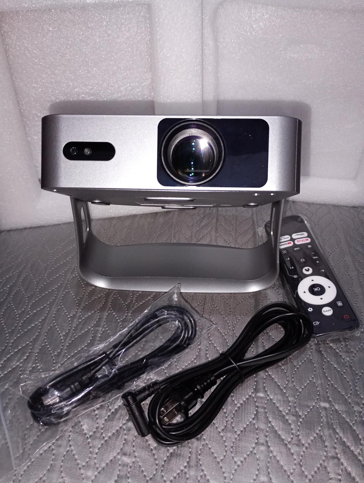【Google TV & 3500ANSI & 4K】Smart Projector with WiFi and Bluetooth, VISSPL AI Auto Focus & Auto Keystone Portable Outdoor Overhead Projector, Movie Home Theater Gaming Projectors for Bedroom Ceiling customer photo 1