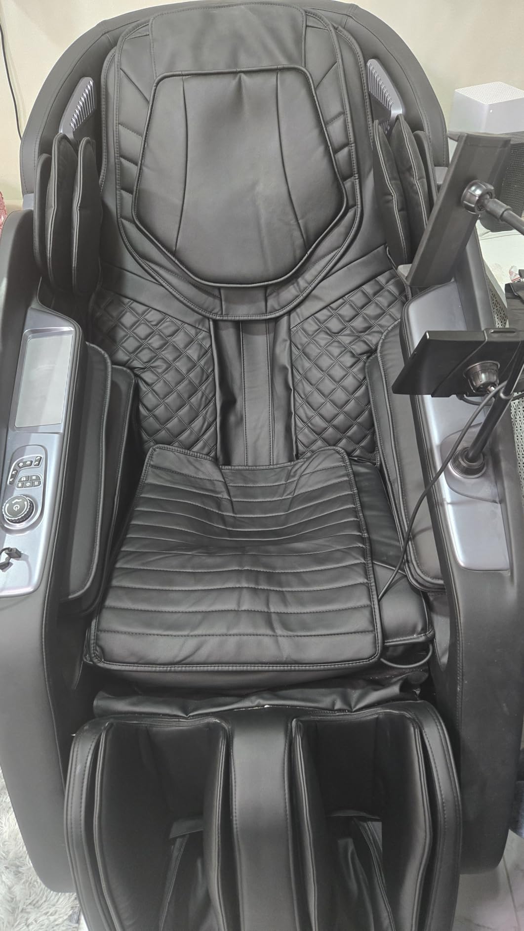 Massage Chair Full Body Zero Gravity, 3D ‌SL-Track Shiatsu Massage with Unique Rocking Sleep Mode, Upgraded Calf & Knee Massage (+11cm) for Tall People, Wireless Charging &Touch Screen,Black. customer photo 1