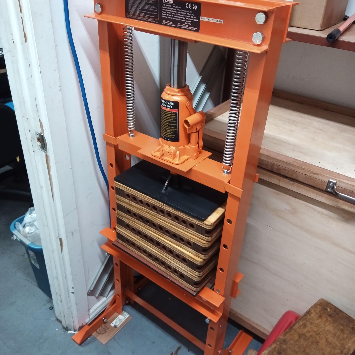 VEVOR 75-Ton Shop Press Pneumatic/Manual Hydraulic Press with Foot Pedal customer photo 2