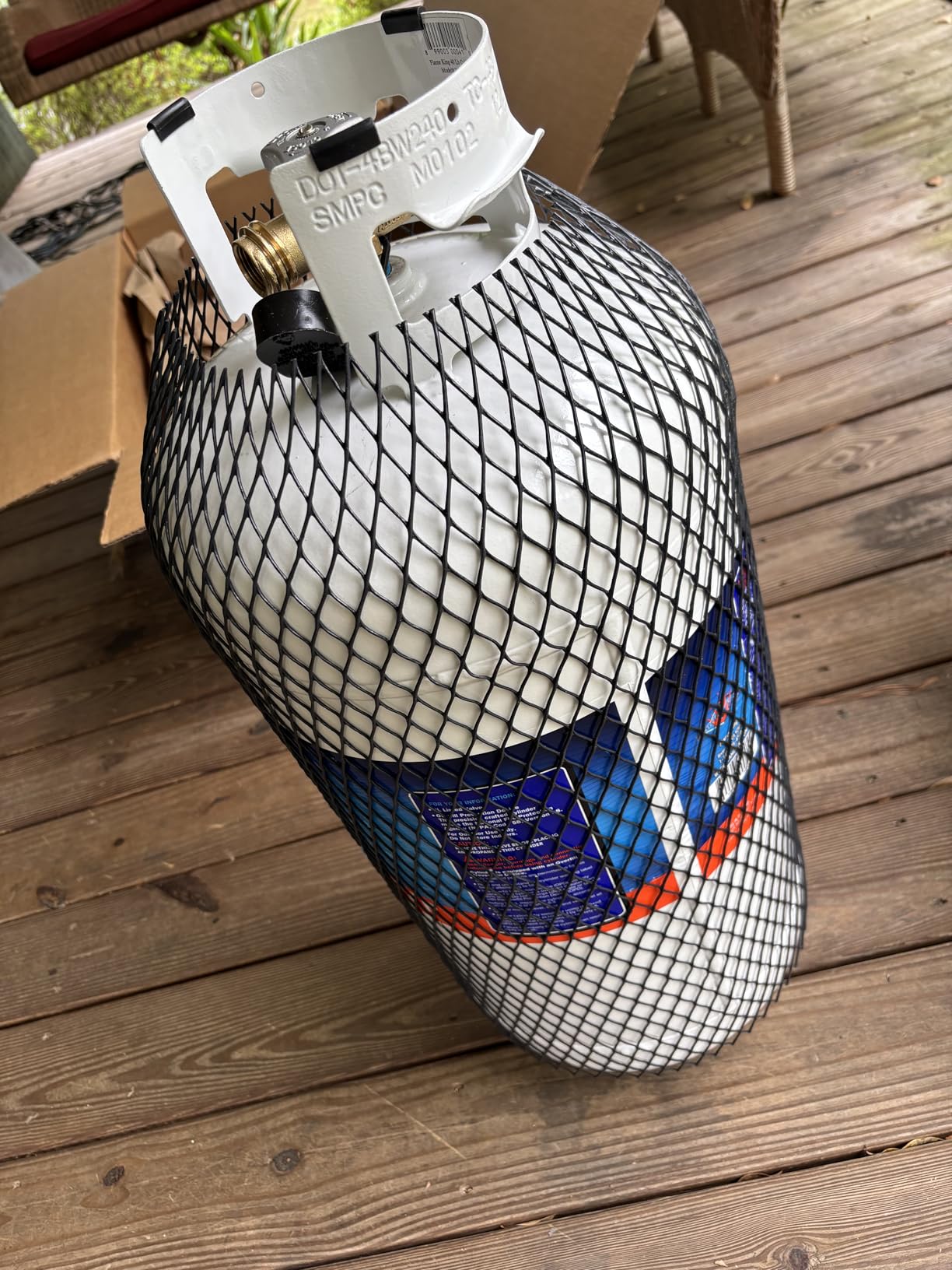 Flame King YSN401 Steel Propane Tank Cylinder With Overflow Protection Device Valve, 40 Lb, White customer photo 2