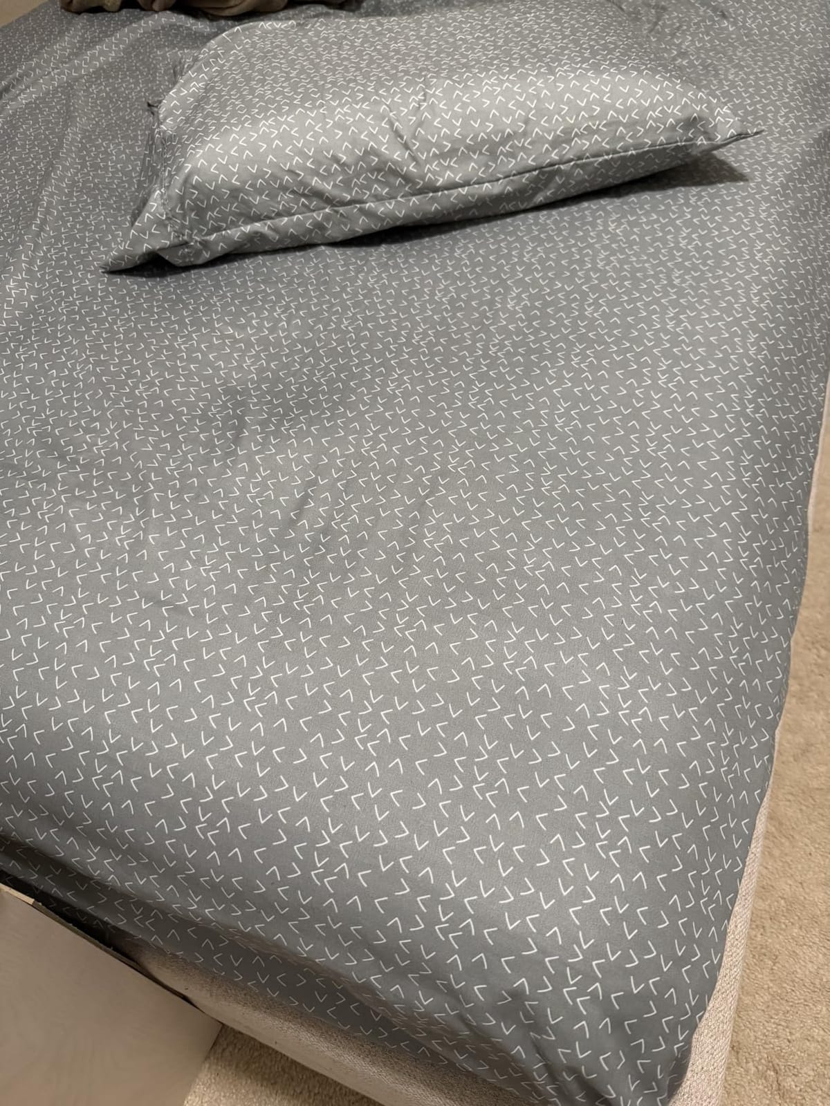 Amazon Basics Lightweight Super Soft Breathable Brushed Microfiber 4 Piece Bed Sheet Set with 14-Inch Deep Pockets, Wrinkle Resistant, Queen, Navy Blue, Solid customer photo 1