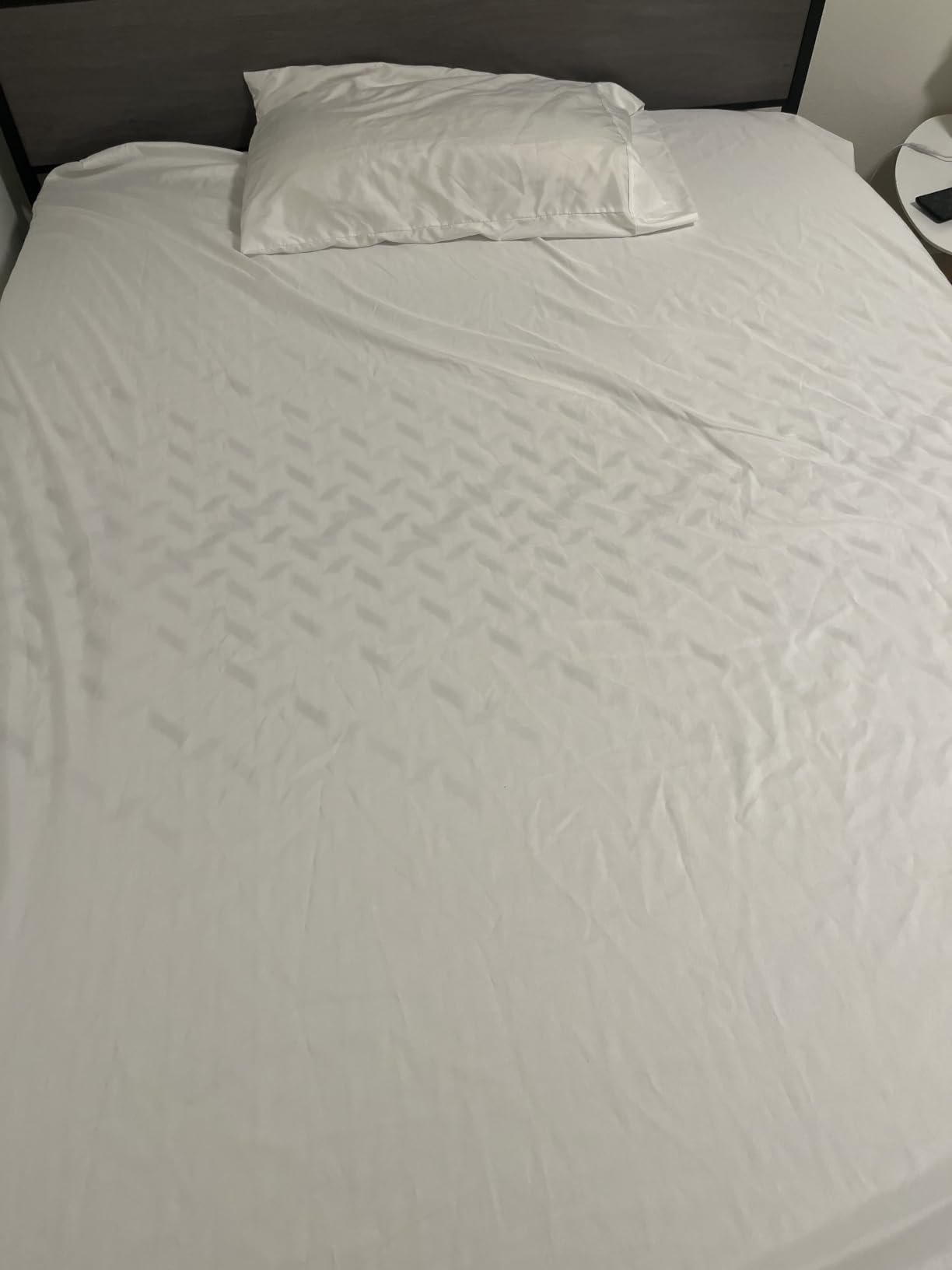 Amazon Basics Lightweight Super Soft Breathable Brushed Microfiber 4 Piece Bed Sheet Set with 14-Inch Deep Pockets, Wrinkle Resistant, Queen, Navy Blue, Solid customer photo 2