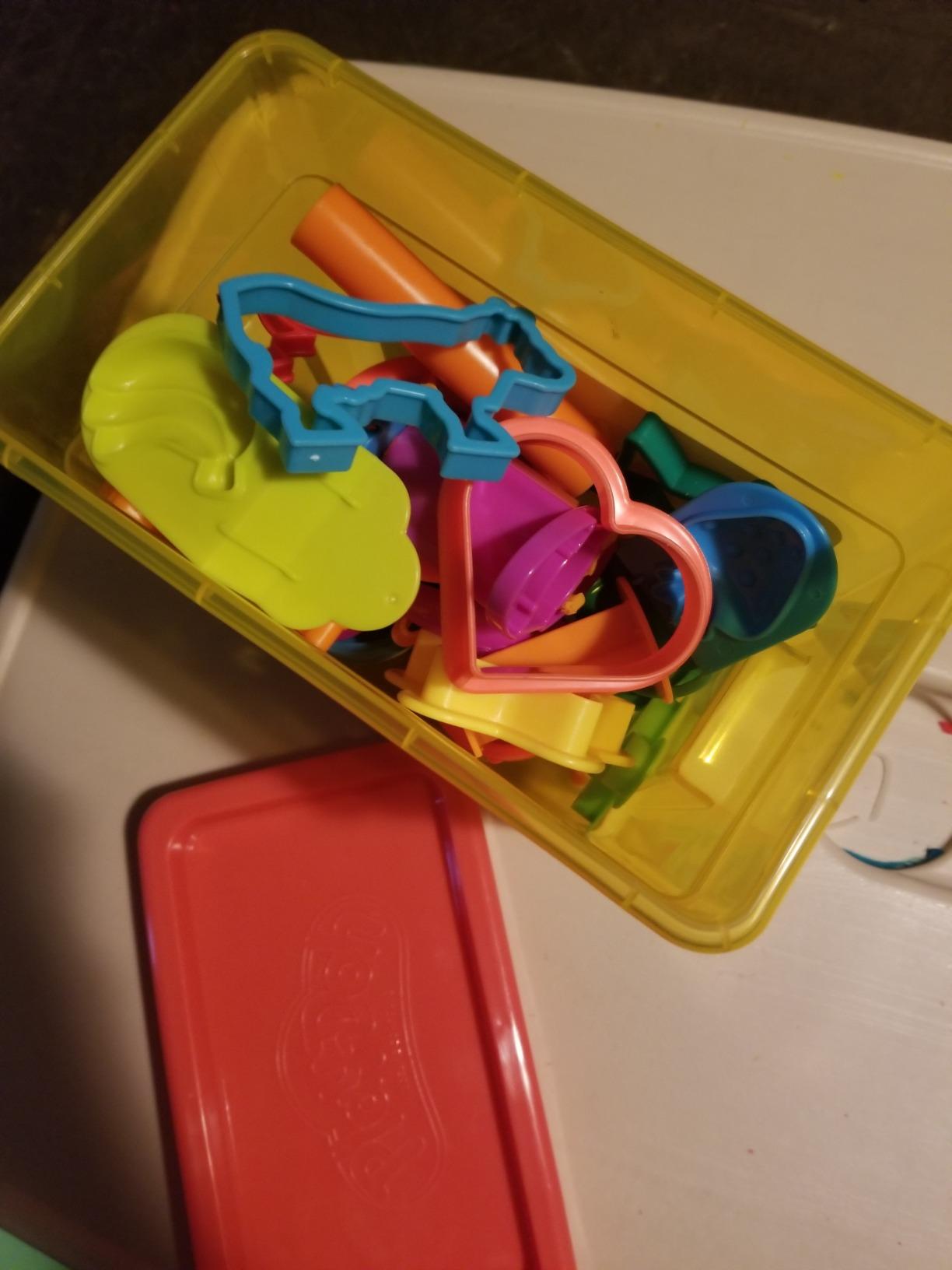 Play-Doh Fun Tub Set, 19 Accessories & Reusable Storage Container, Preschool Toys, Kids Arts & Crafts, Back to School Gifts, Ages 3+ (Amazon Exclusive) customer photo 1