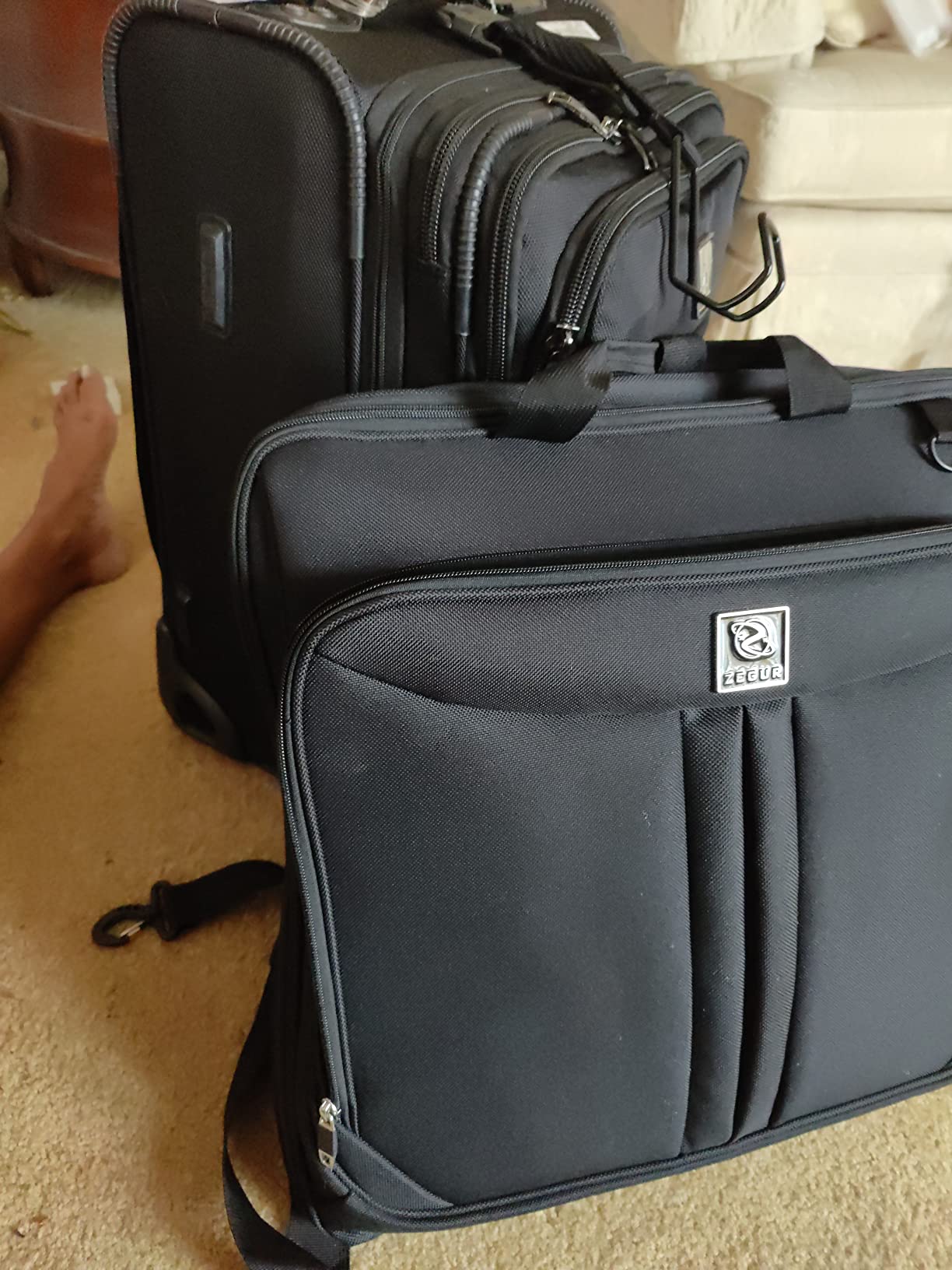ZEGUR Premium travel garment bag. Carry-on for Men & Women. Hangs 4 Items customer photo 1