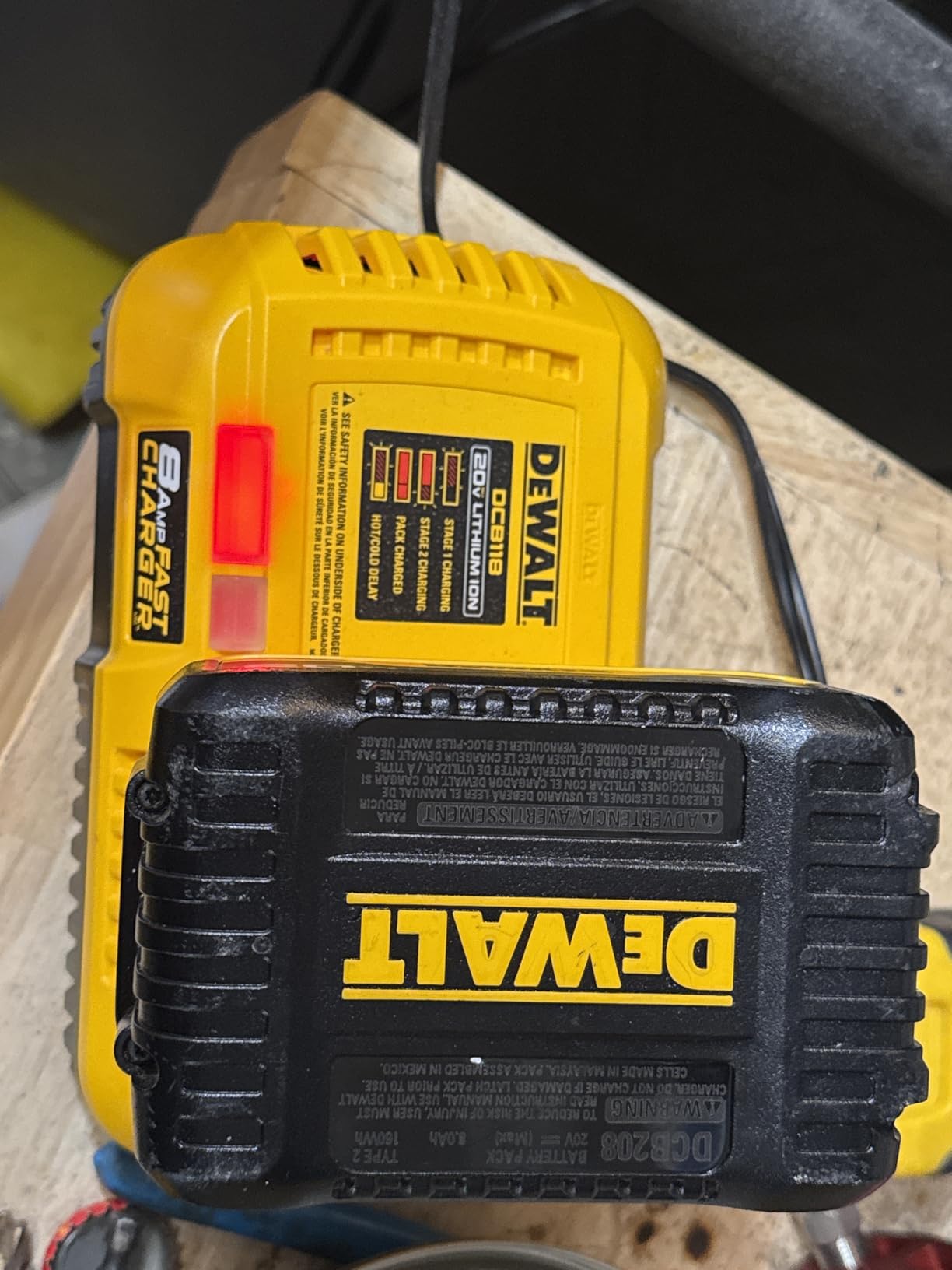 DEWALT DCB118 Fast Charger customer photo 1