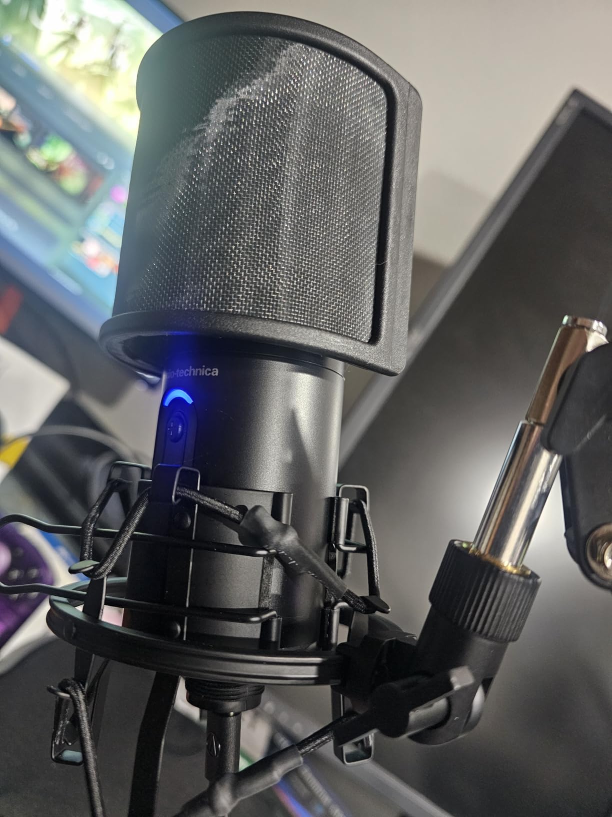 Microphone Shock Mount with Pop Filter, Mic Anti-Vibration Suspension Shock Mount Holder Clip for Diameter 46mm-51mm Microphone customer photo 2