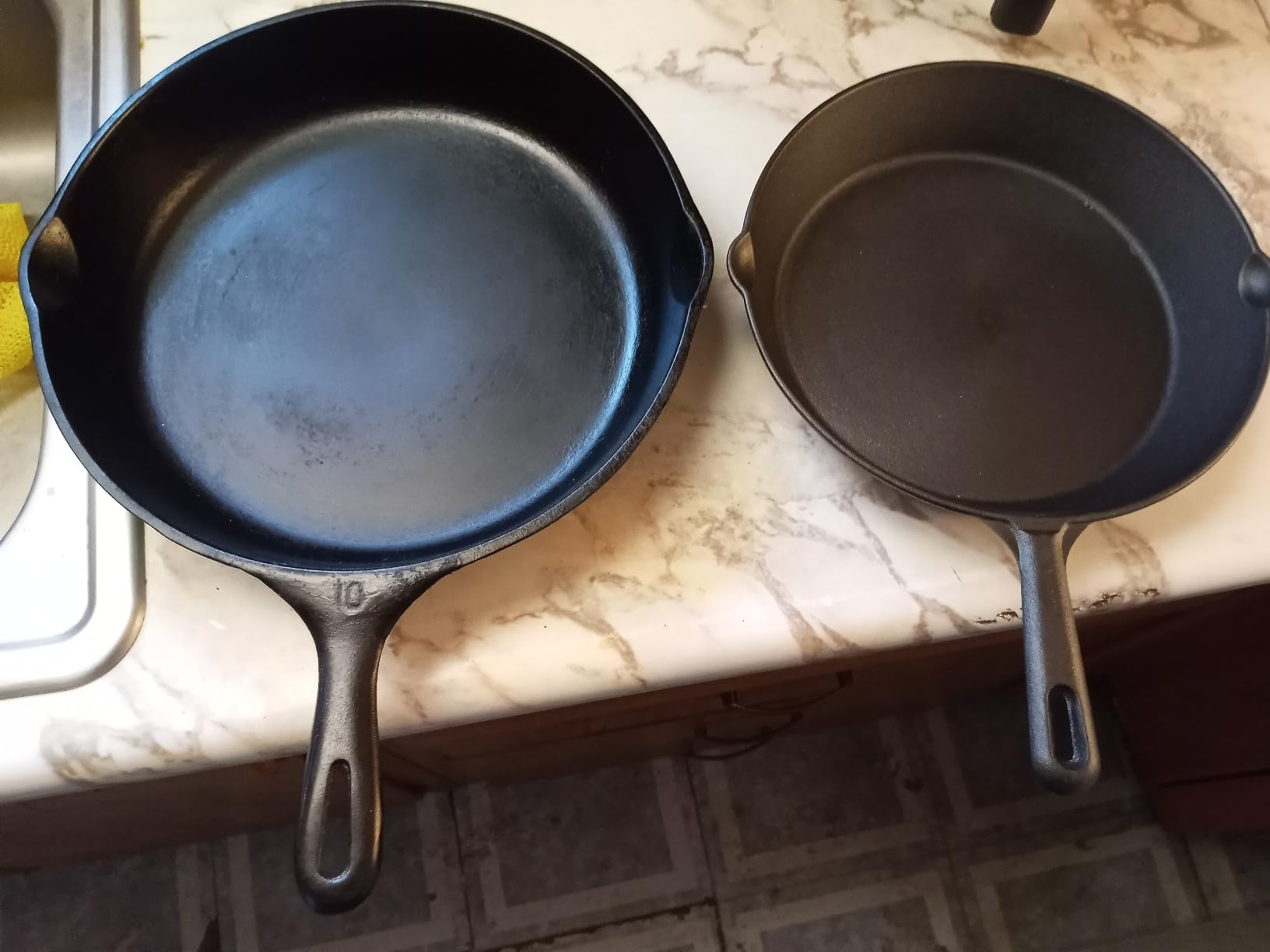 Utopia Kitchen Cast Iron Skillet Set 3 Piece 6 8 10 Inch PFAS-Free Black customer photo 2