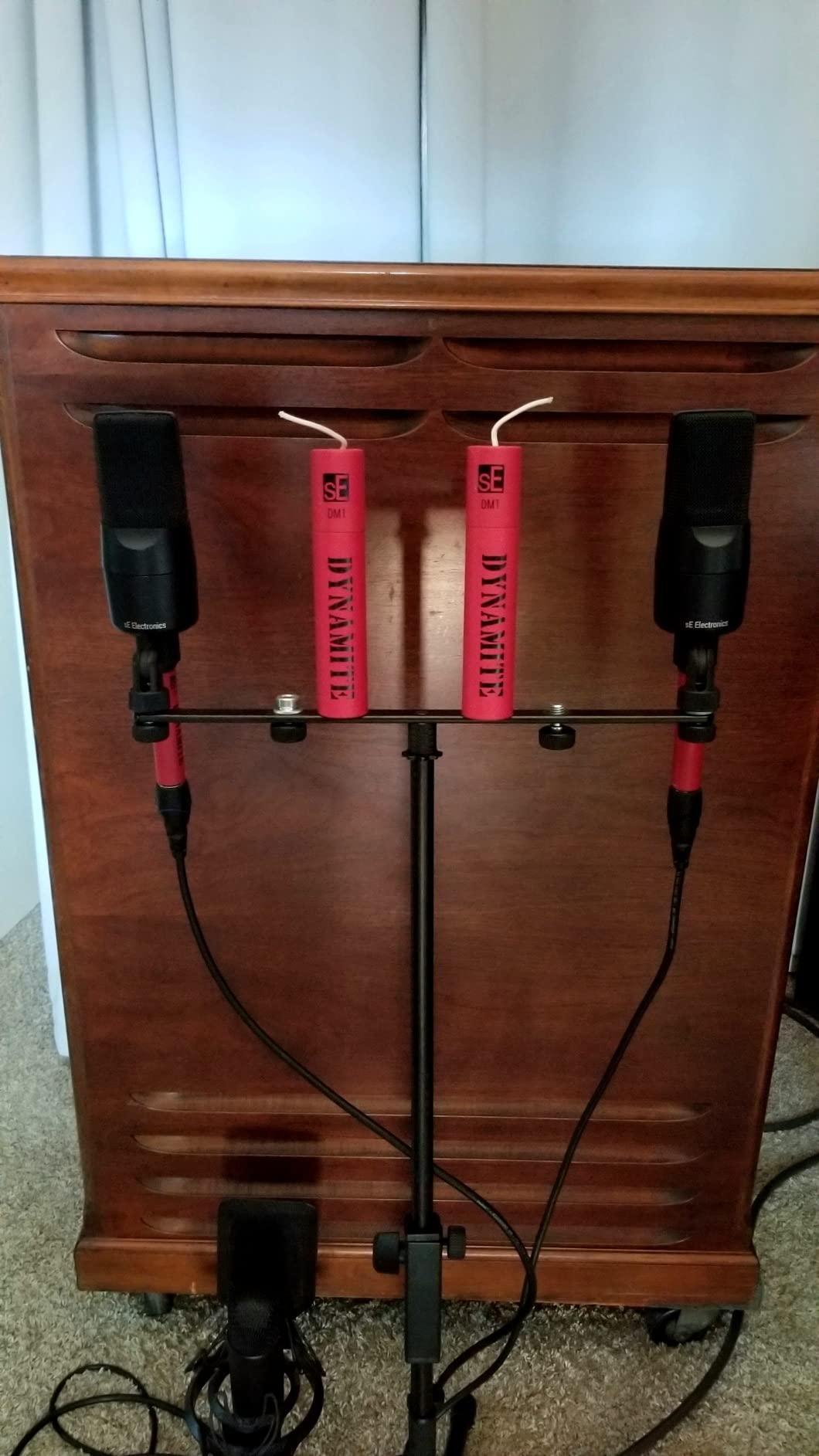 SE ELECTRONICS DM1 Dynamite Ultra-Slim Inline Microphone Preamp for Ribbon & Dynamic Microphones - Mic Preamp with +28dB Gain for Clean, Natural Sound - Ideal for Podcasting & Live Sound (Red) customer photo 2