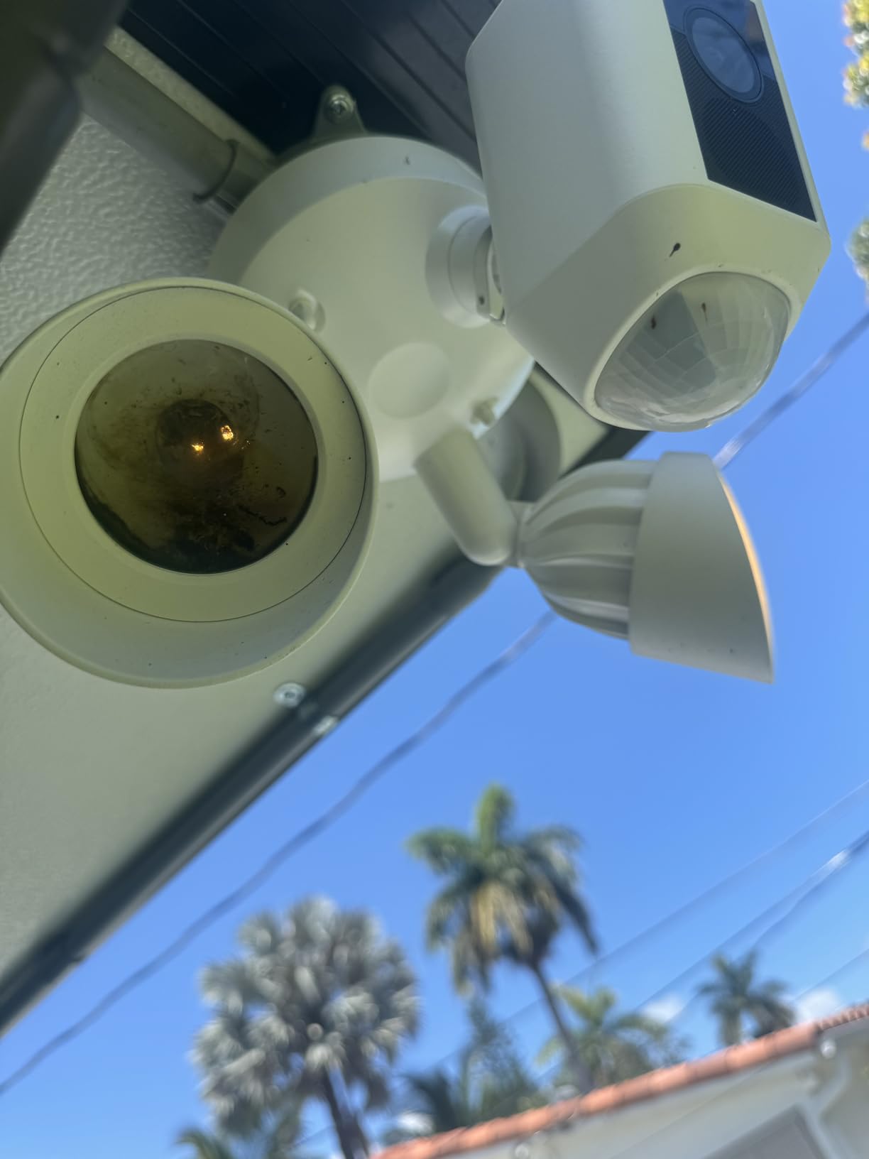 Ring Floodlight Wired — Motion-activated floodlight, bright LEDs, works with Amazon Sidewalk, White customer photo 1