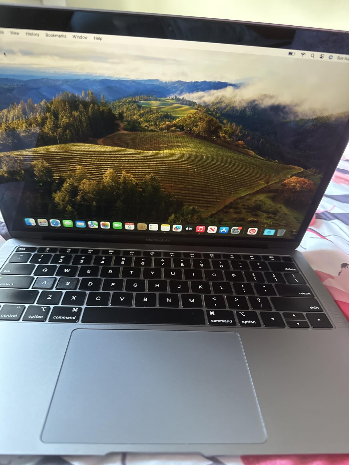 Apple MacBook Air (13-inch Retina display, 1.6GHz dual-core Intel Core i5, 128GB) - Space Gray (Renewed) customer photo 1
