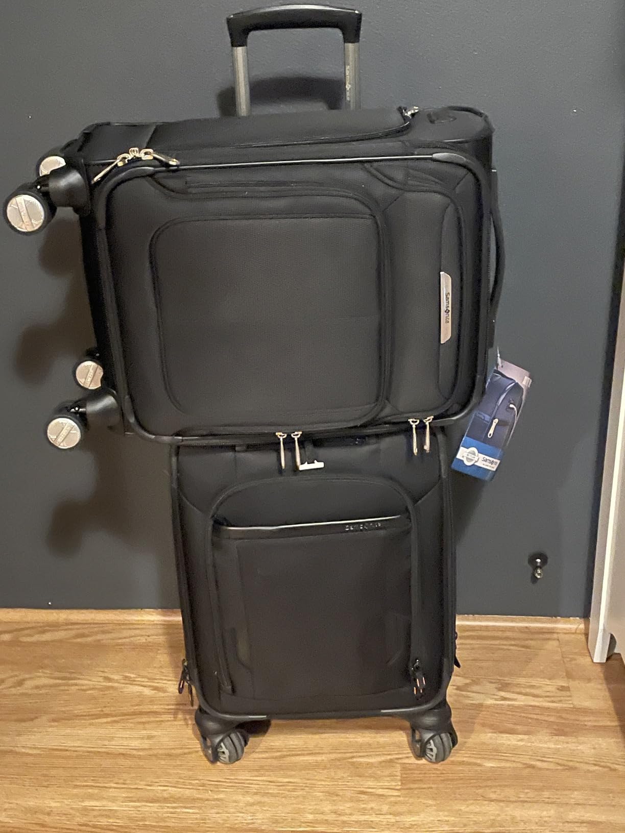 Samsonite Solyte DLX Softside Expandable Luggage with Spinner Wheels, Mineral Grey, Checked-Large 29-Inch customer photo 1