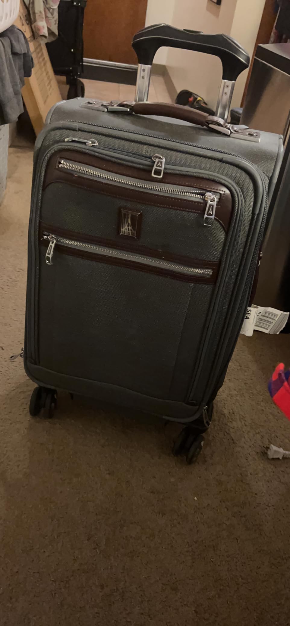 Travelpro Platinum Elite Carry-On Luggage Spinner, True Navy, 21-Inch customer photo 1