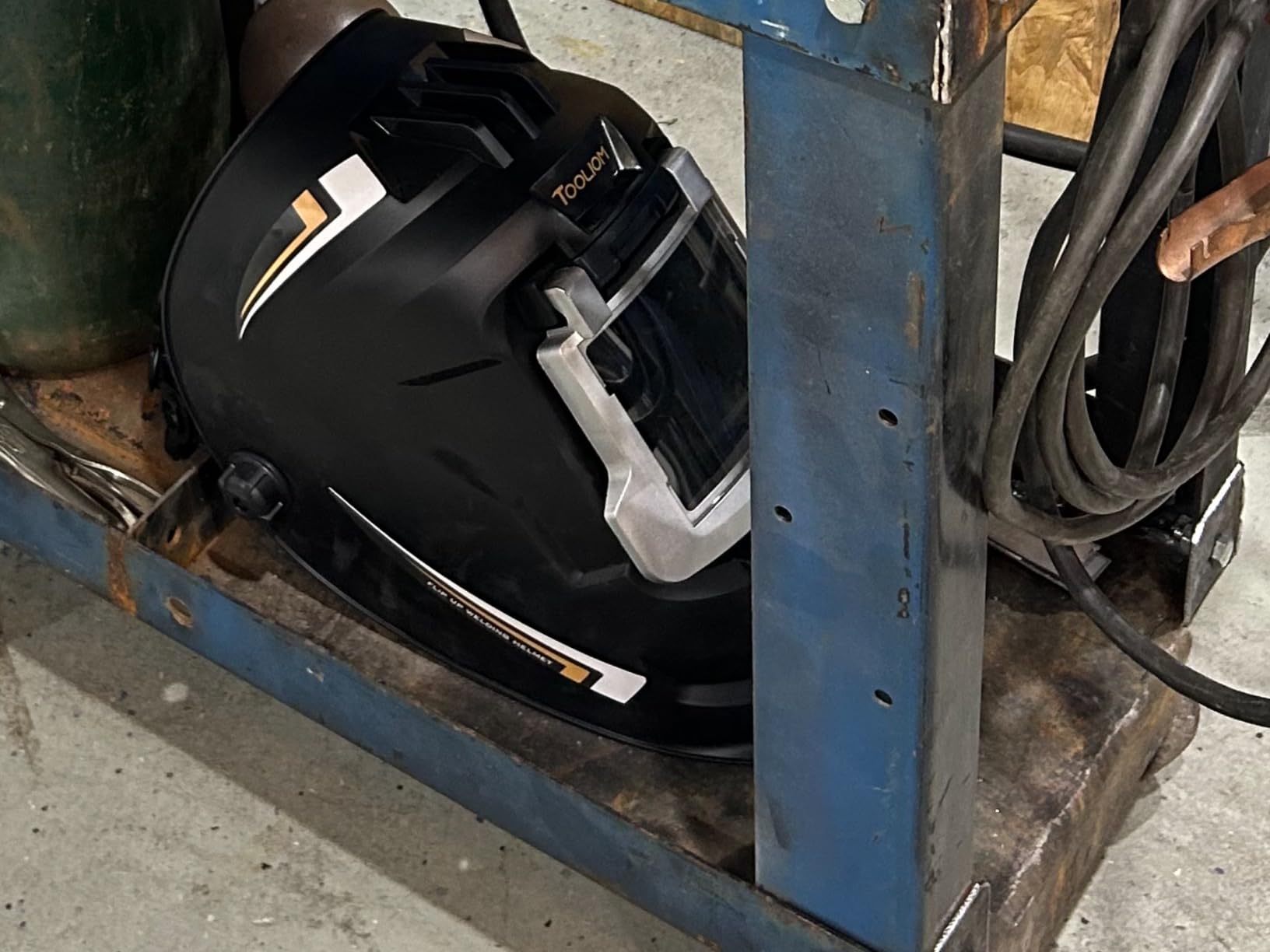 TOOLIOM True Color Auto Darkening Welding Helmet with Large View customer photo 1