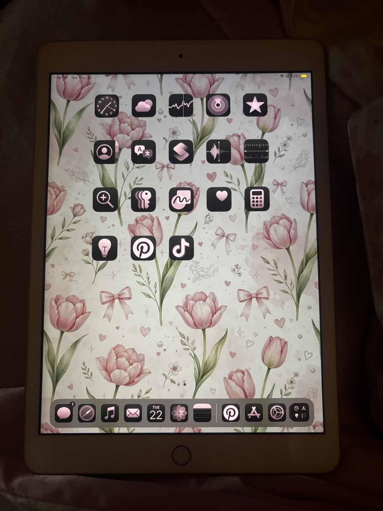 Apple iPad, 10.2-Inch, Wi-Fi, 32GB, Space Gray (Renewed) customer photo 2