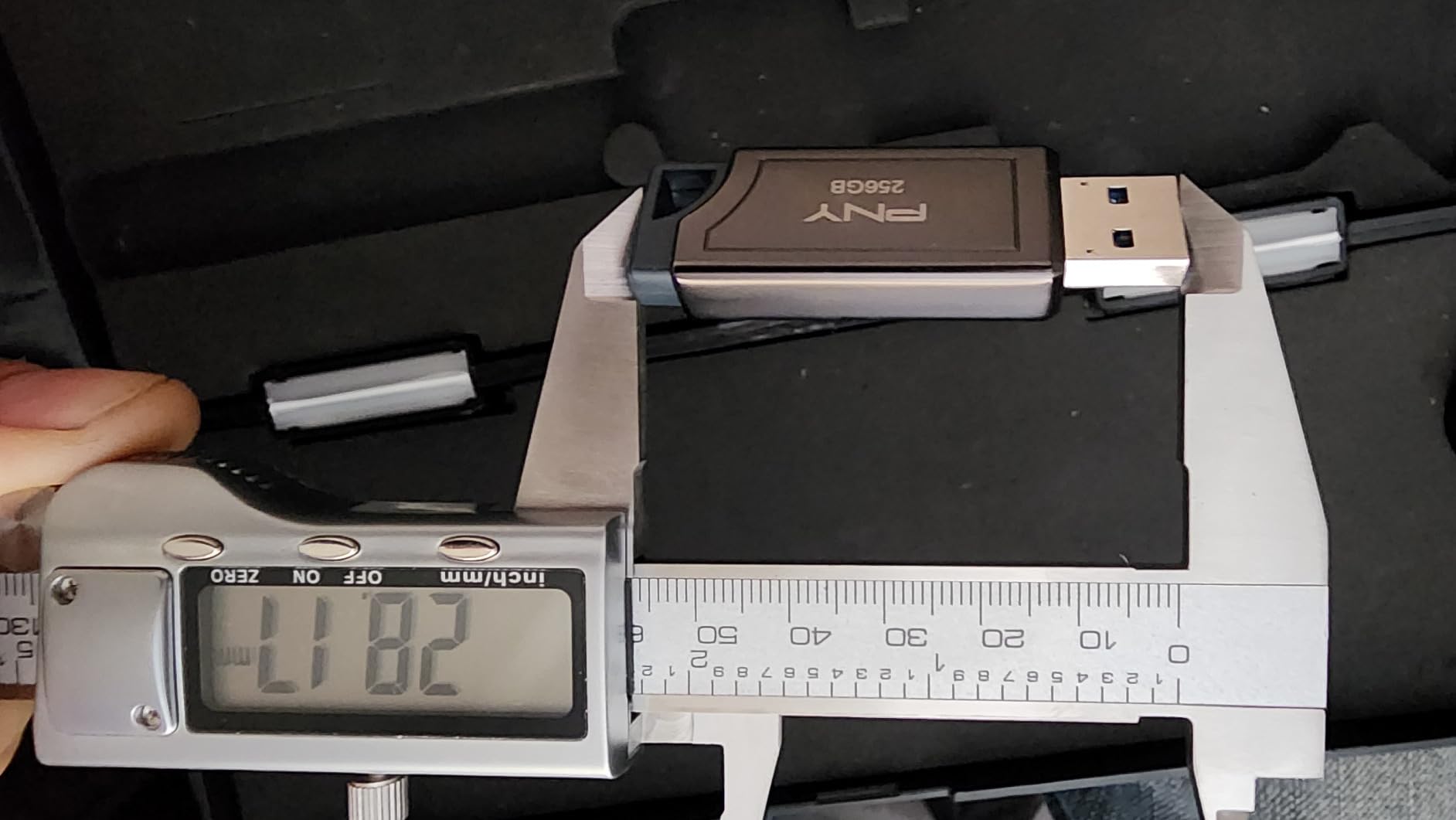 Digital Caliper, Caliper Measuring Tool with Stainless Steel, Electronic Micrometer Caliper with Large LCD Screen, Auto-Off Feature, Inch and Millimeter Conversion (6 Inch/150 mm) customer photo 1