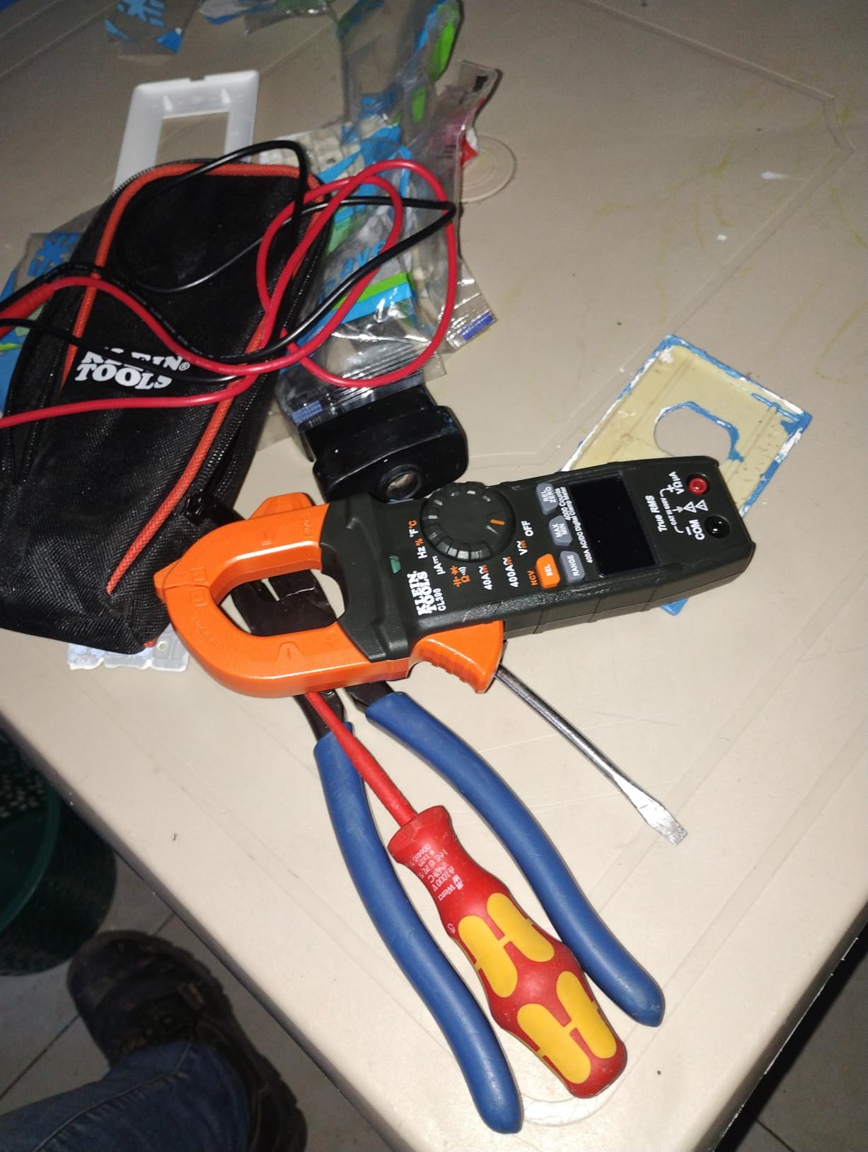 Klein Tools CL390 AC/DC Digital Clamp Meter, Auto-Ranging, 400 Amp customer photo 1