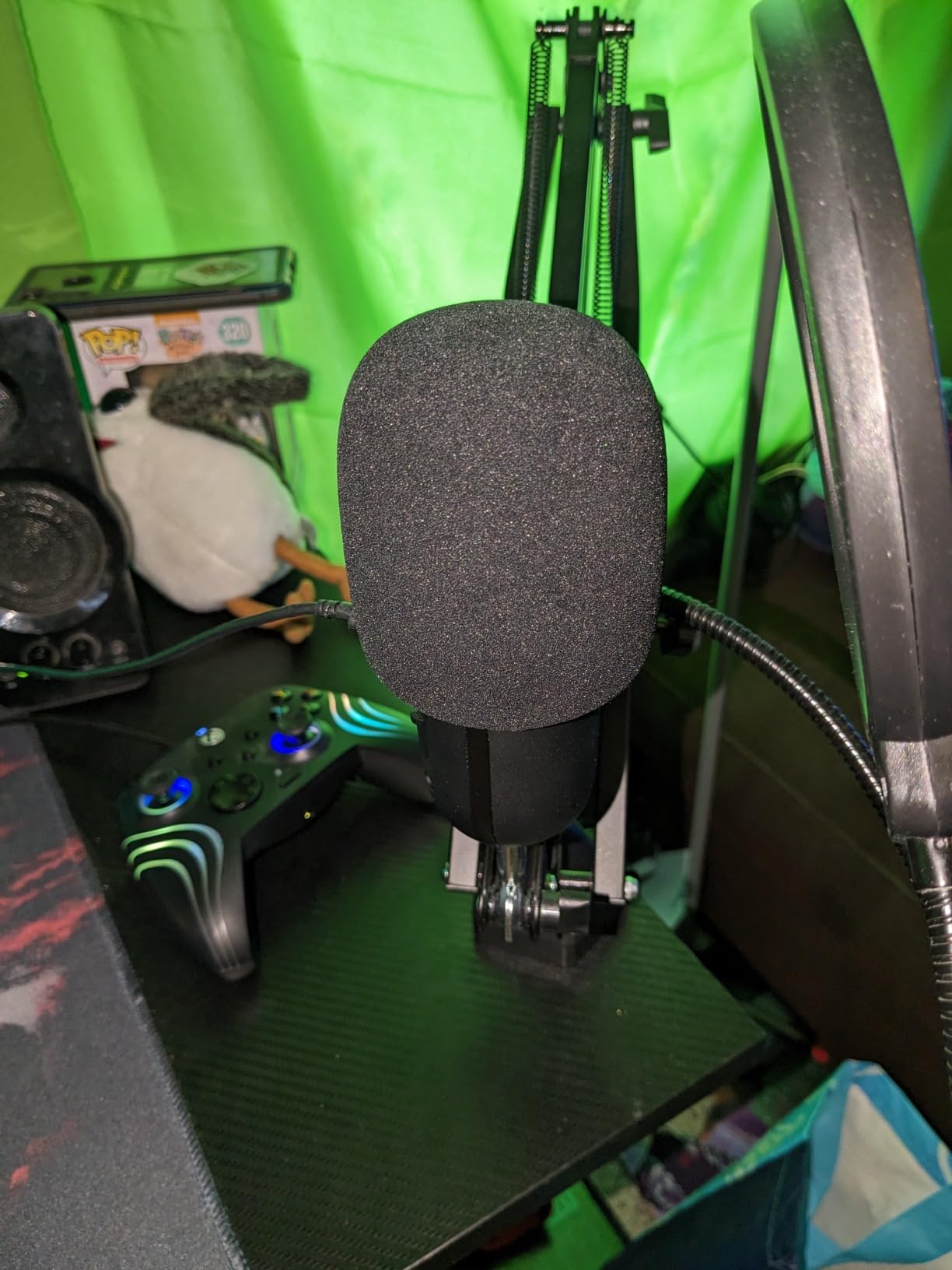 HyperX SoloCast – USB Condenser Gaming Microphone, for PC, PS4, PS5 and Mac, Tap-to-Mute Sensor, Cardioid Polar Pattern, great for Streaming, Podcasts, Twitch, YouTube, Discord,Black customer photo 1