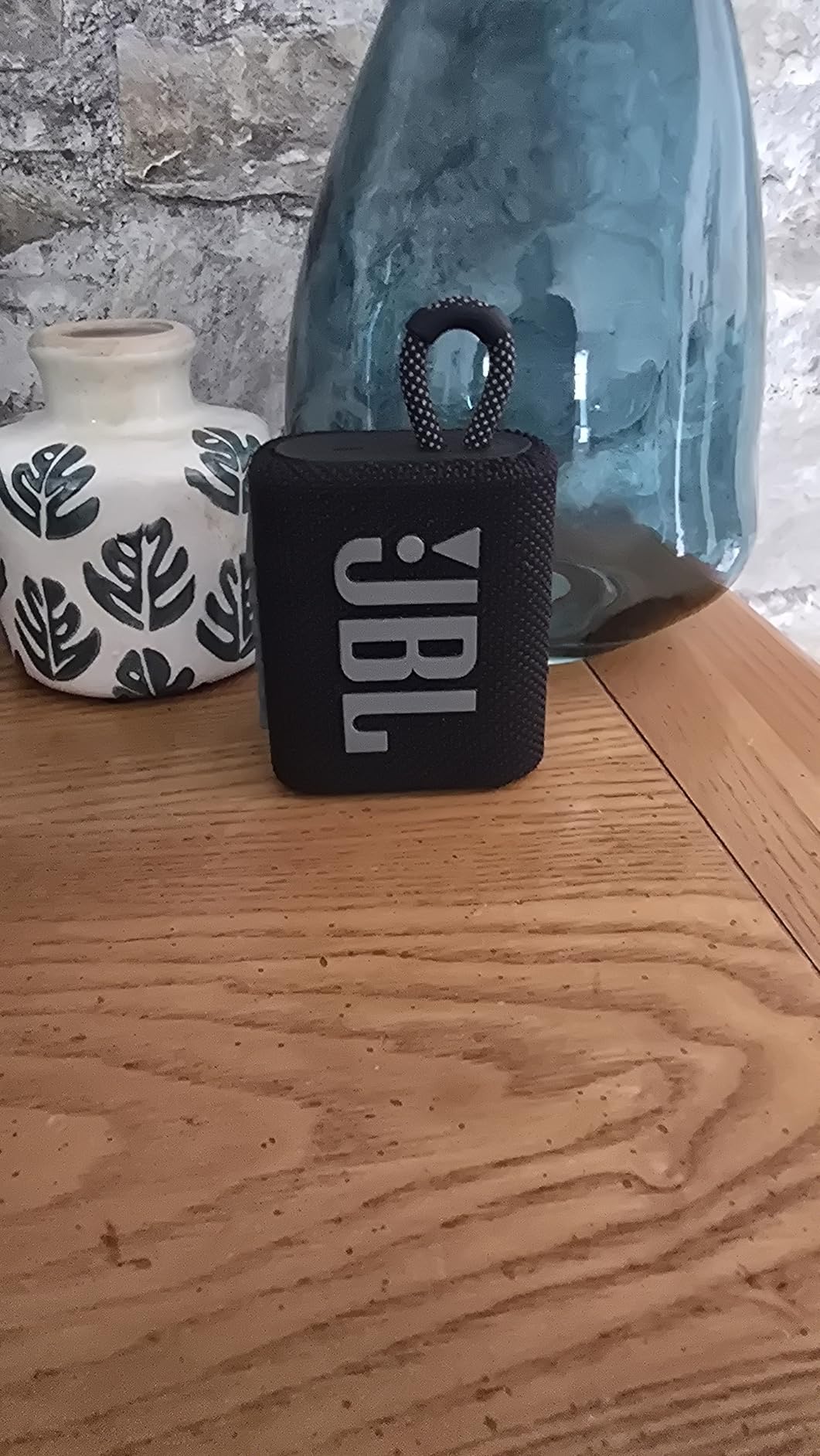 JBL Go 3 - Portable Mini Bluetooth Speaker, big audio and punchy bass, IP67 waterproof and dustproof, 5 hours of playtime, speaker for home, outdoor and travel (Red) customer photo 1