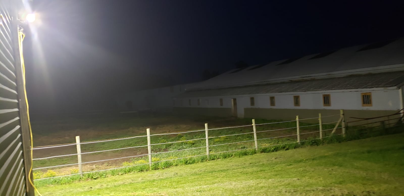 HYPERLITE LED Flood Light 150W 2 Pack 18000LM 5000K Daylight IP65 Waterproof Outdoor Floodlights UL Certified for Court,Garden,Warehouse customer photo 1