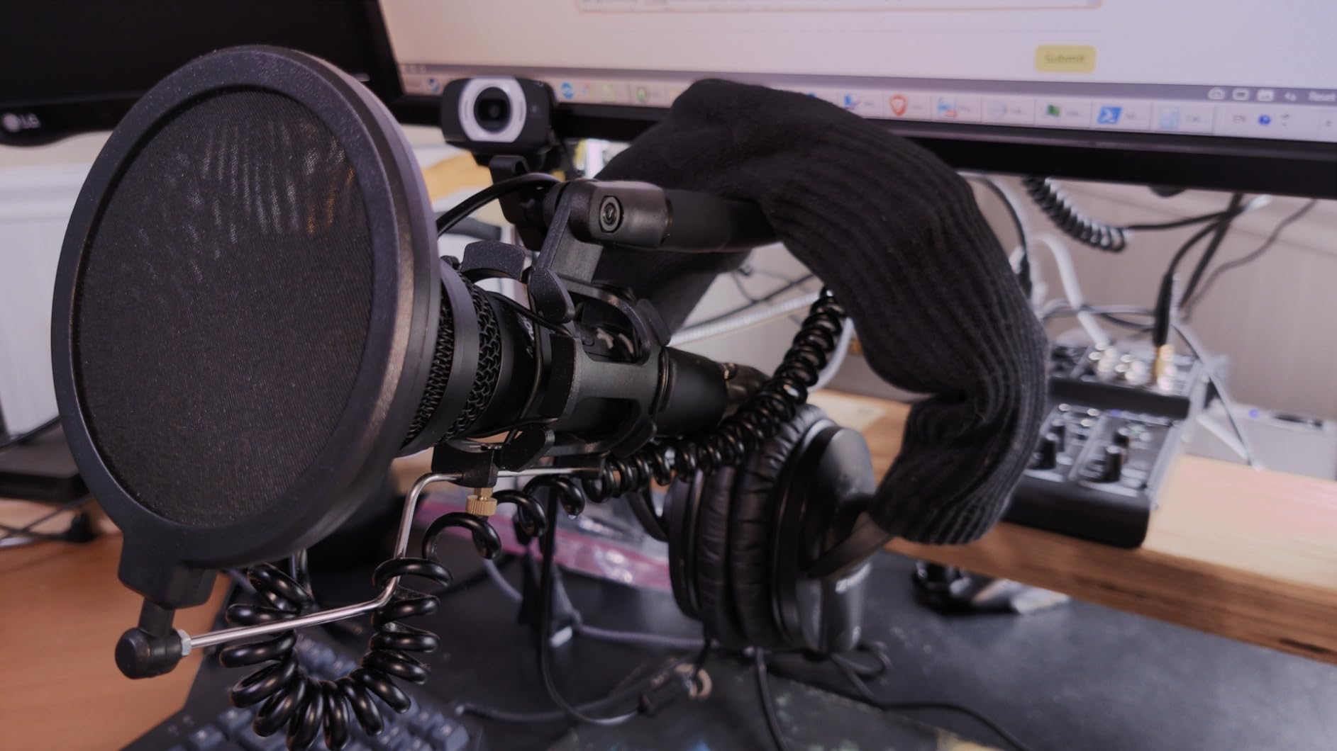 MAONO HD300T USB XLR Dynamic Podcast Microphone for PC & Audio Interface customer photo 1