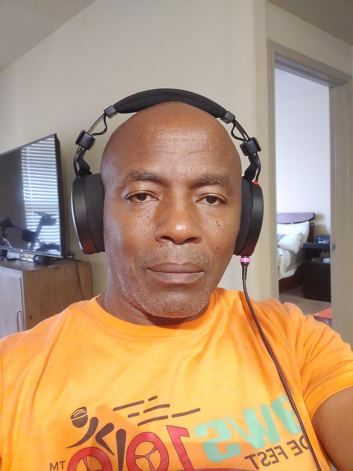 RØDE NTH-100 Professional Over-Ear Headphones for Content Creation customer photo 2