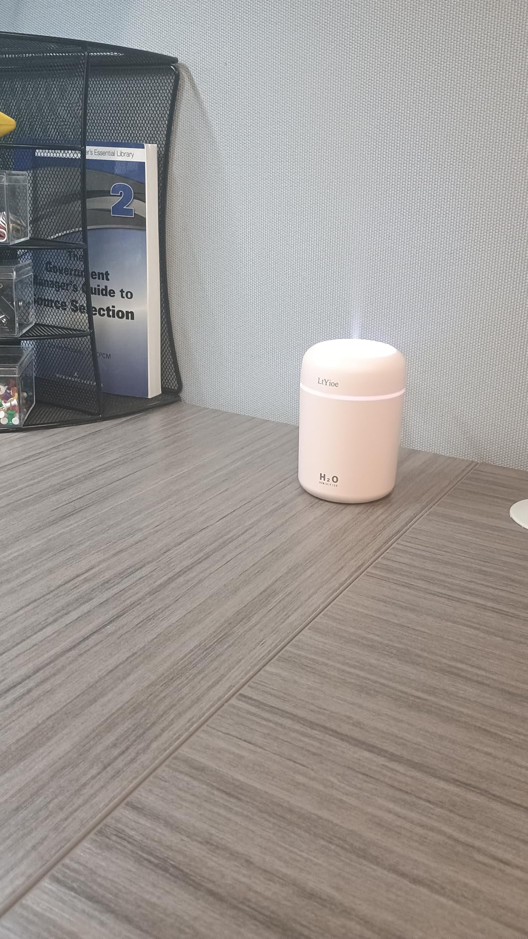 LtYioe Humidifier Portable Mini Humidifiers for Bedroom, Personal Desktop Cool Mist Air Humidifier with Colorful Night Light, 2 Mist Modes & Auto Shut-Off, Super Quiet for Car Office Home (Black) customer photo 2