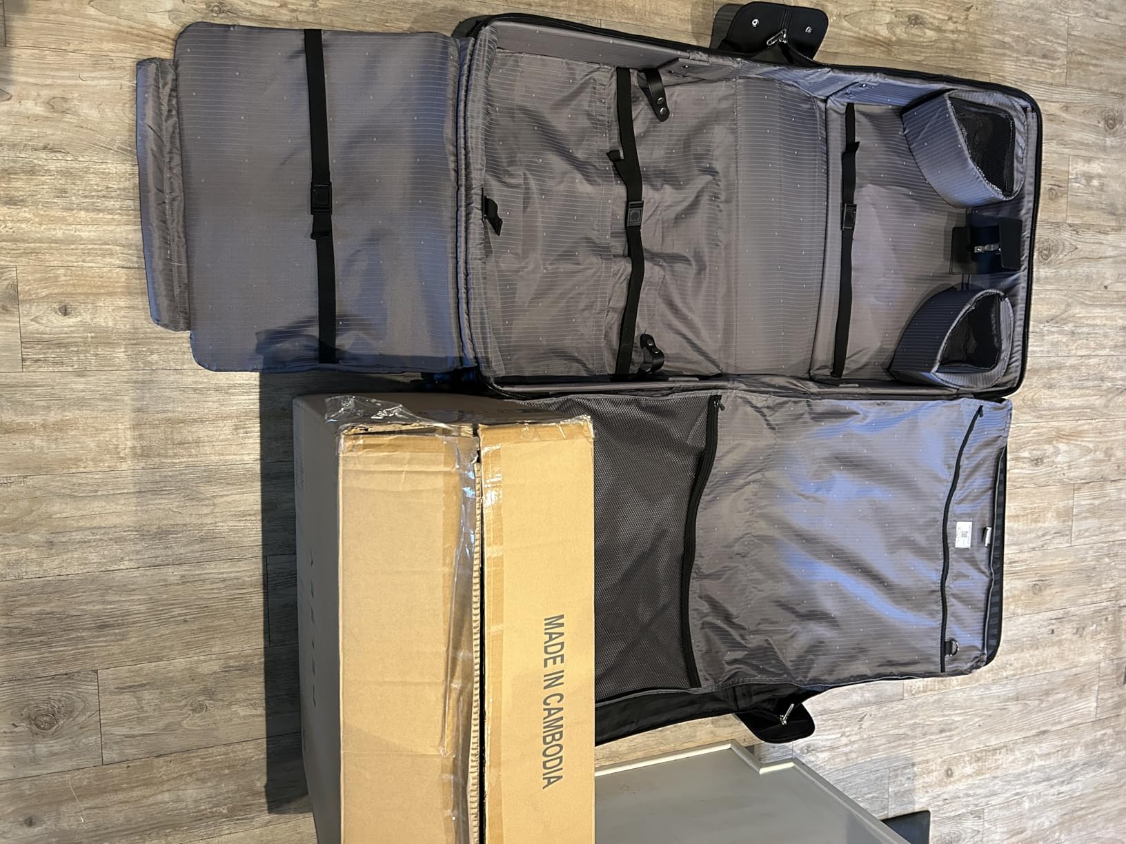 DELSEY PARIS Helium DLX, Rolling Garment Bag with Wheels, Black customer photo 2