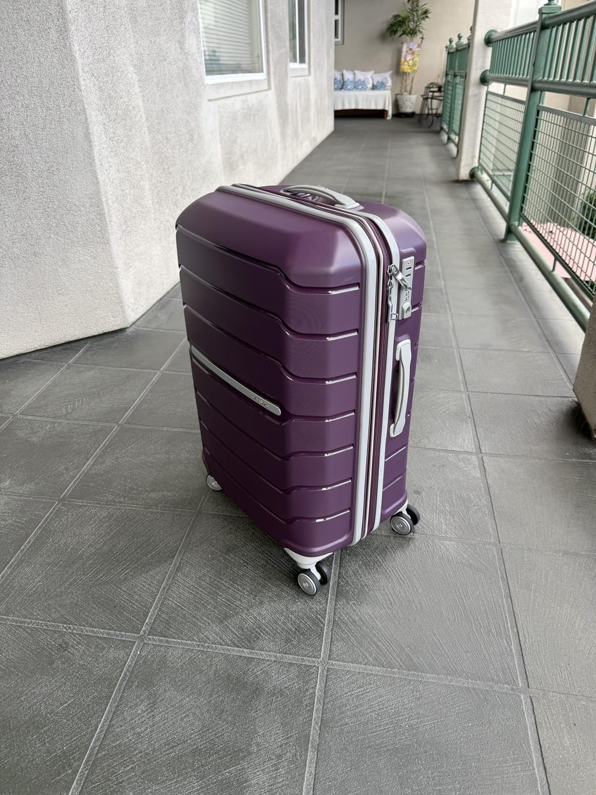 Samsonite Freeform Medium Luggage with Dual 360° Spinner Wheels - Checked Suitcase - TSA Lock, Airline-Approved - Lightweight Durable Polypropylene Expandable Hardshell - White/Grey customer photo 2