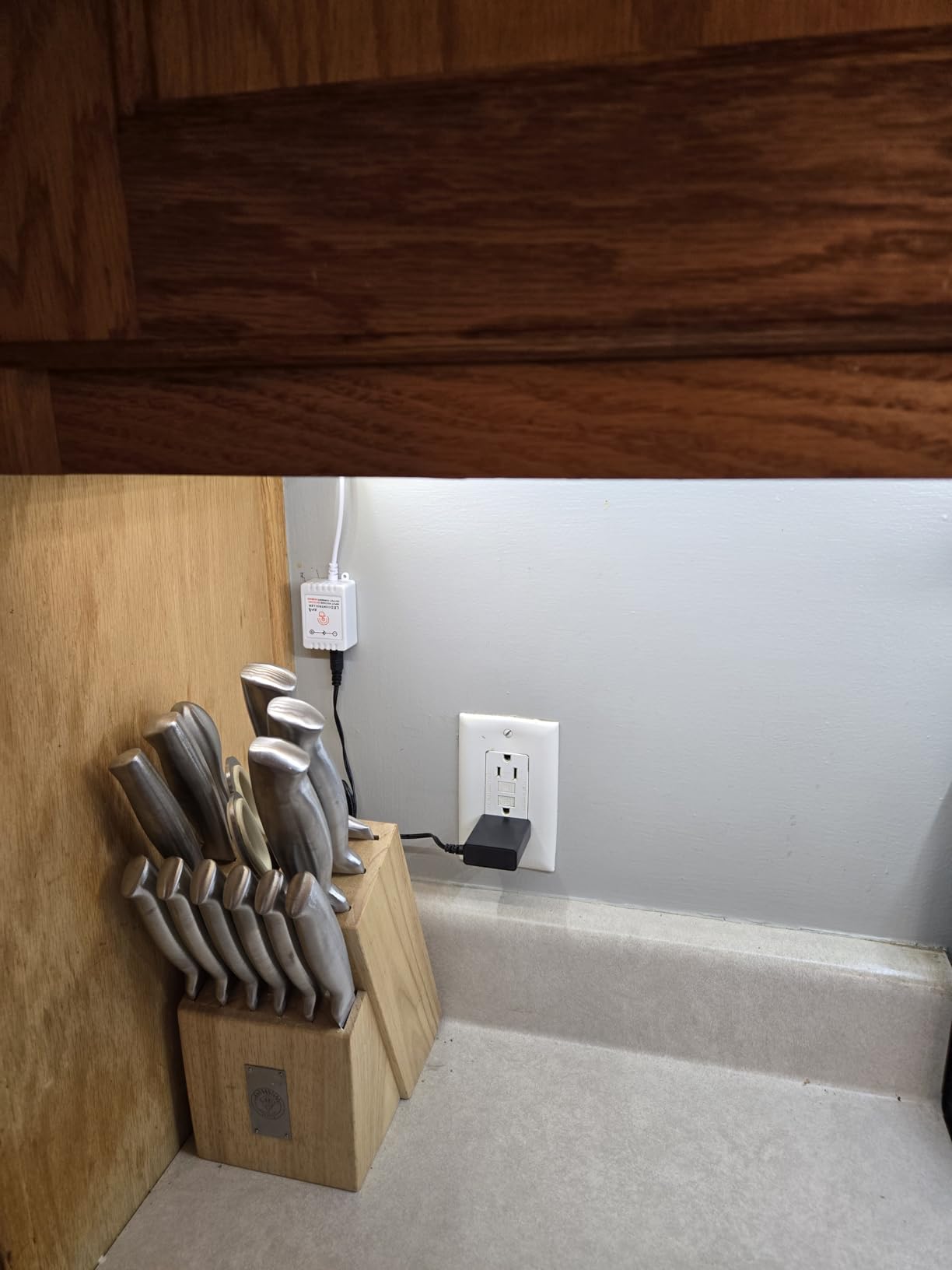 DAYBETTER Under Cabinet Lighting, 6 PCS Under Cabinet Lights, Dimmable LED Strip Lights with Remote, LED Lights for Kitchen Cabinet, Counter, Shelf, 2700K-6500K Warm to Daylight White, Timing, 20 ft customer photo 2