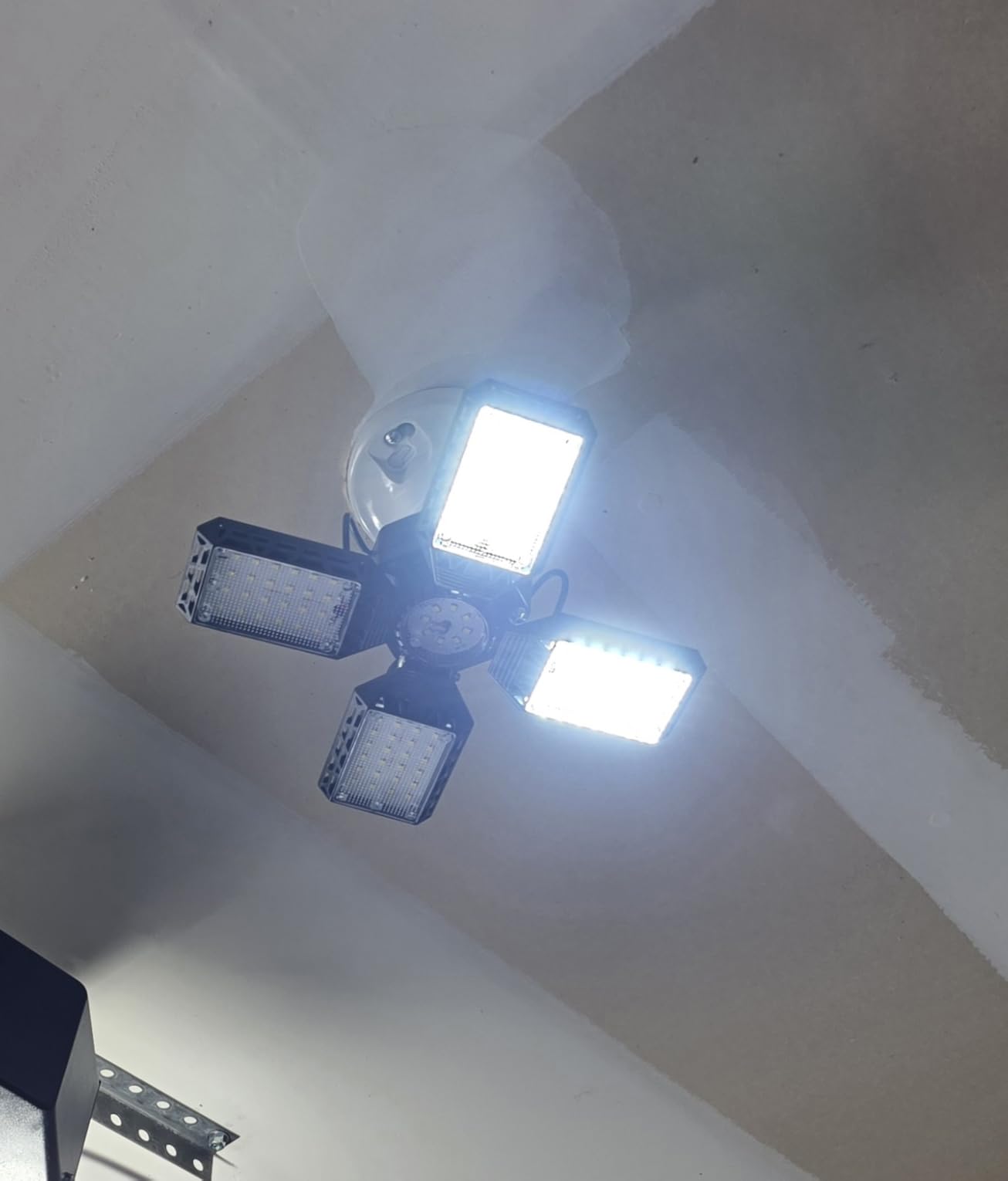 LED Garage Light,150W Deformable Garage Ceiling Lights,15000LM, 4 Adjustable Panels, E26/E27 Shop Lights for Basement, Barn, Workshop,High Bay Light customer photo 2