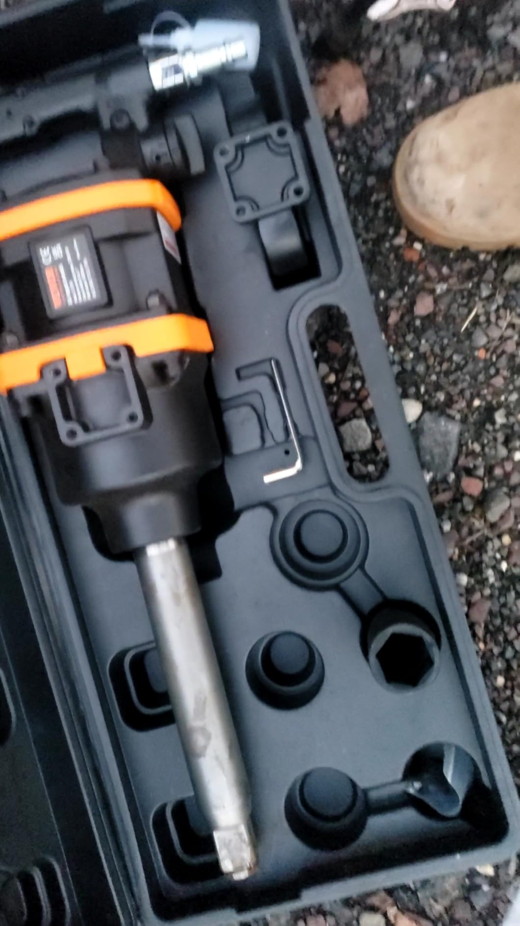 VEVOR 1 Inch Air Impact Wrench Up to 3160 ft-lbs High Reverse Torque Output customer photo 1