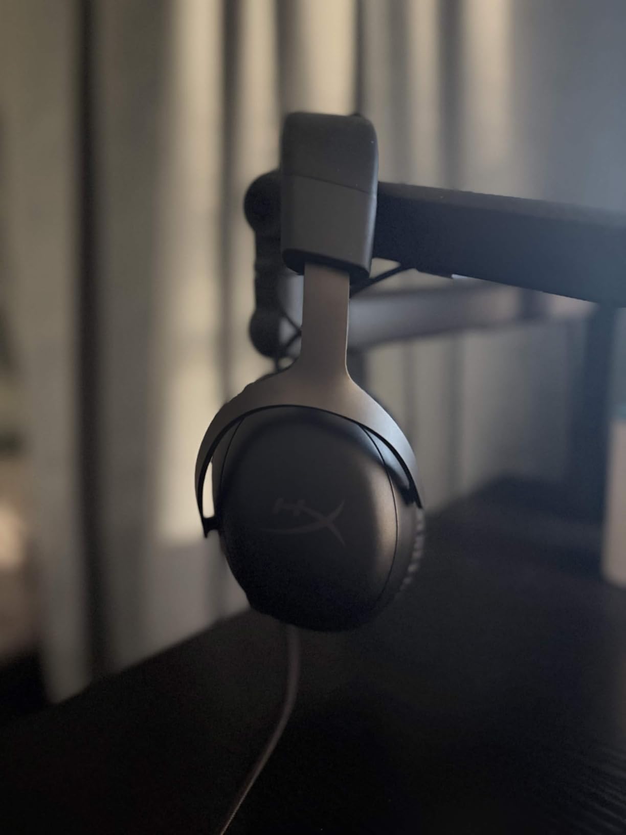 HyperX Cloud III – Wired Gaming Headset, PC, PS5, Xbox Series X|S, Angled 53mm Drivers, Spatial Audio, Memory Foam, Durable Frame, Ultra-Clear 10mm Mic, USB-C, USB-A, 3.5mm – Black/Red customer photo 2