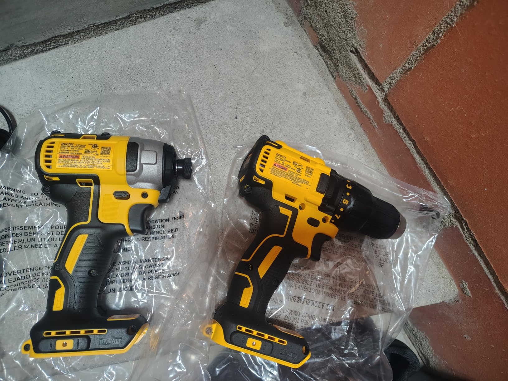 DEWALT 20V MAX Drill and Impact Driver (DCK277D2) customer photo 2