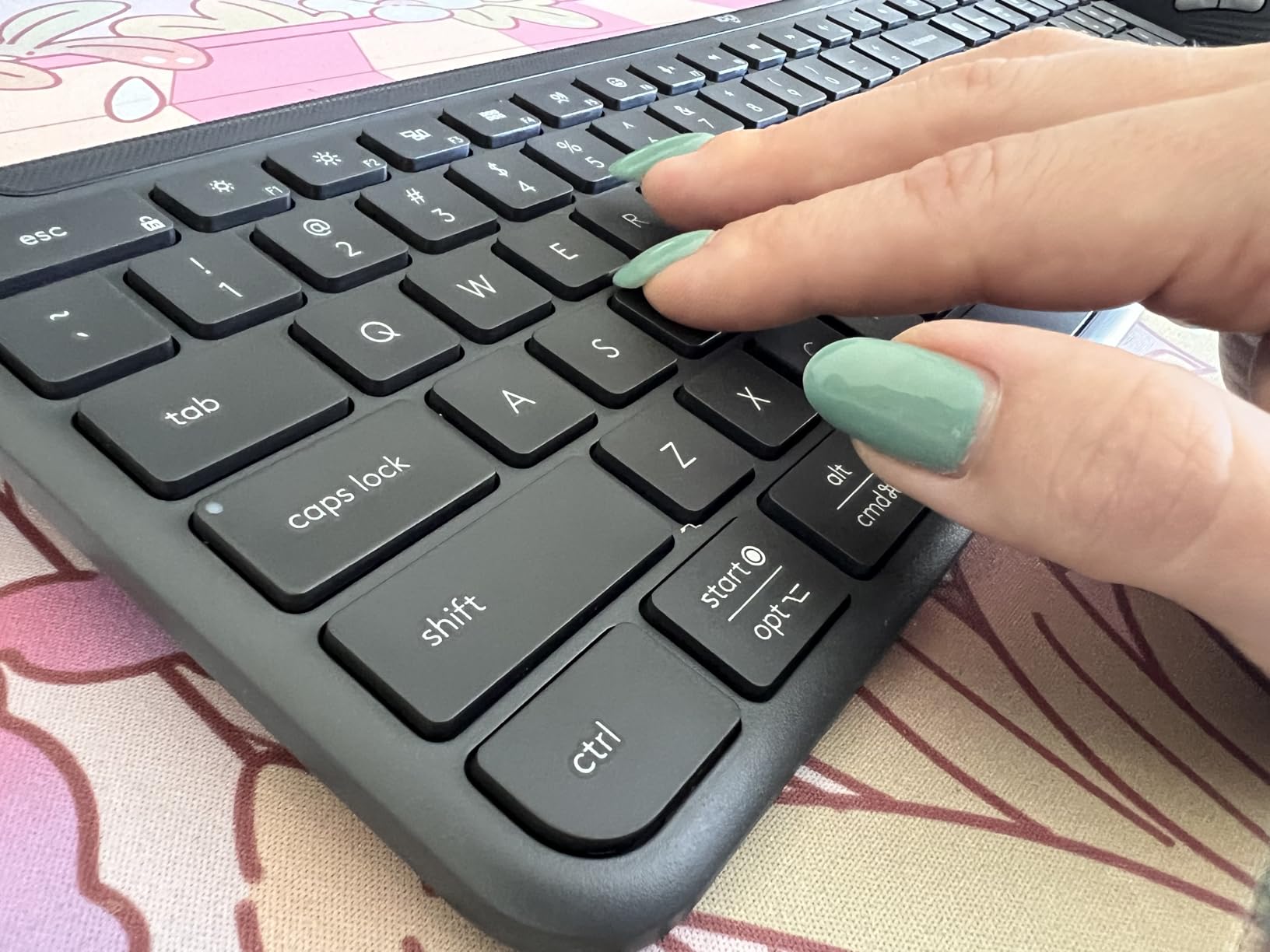 Logitech MK955 Slim Combo customer photo 2