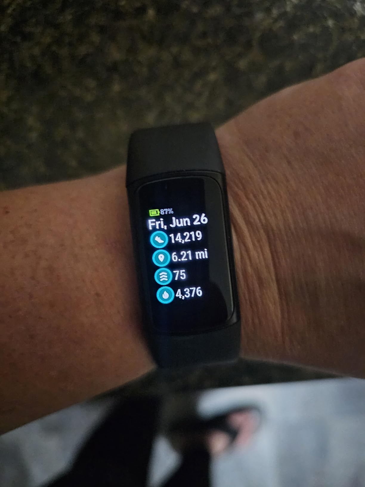 Google Fitbit Charge 6 - Fitness Tracker - Porcelain/Silver customer photo 1