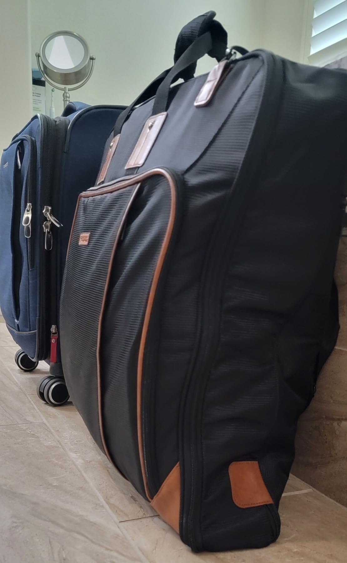 Noozion Garment Bag for Travel, Large Carry On Suit Bag for Business Up to 3 Suits, Wrinkle Free Garment Bag for Hanging Clothes with Shoulder Strap, Laptop Compartment, and Wet-Dry Pocket customer photo 2