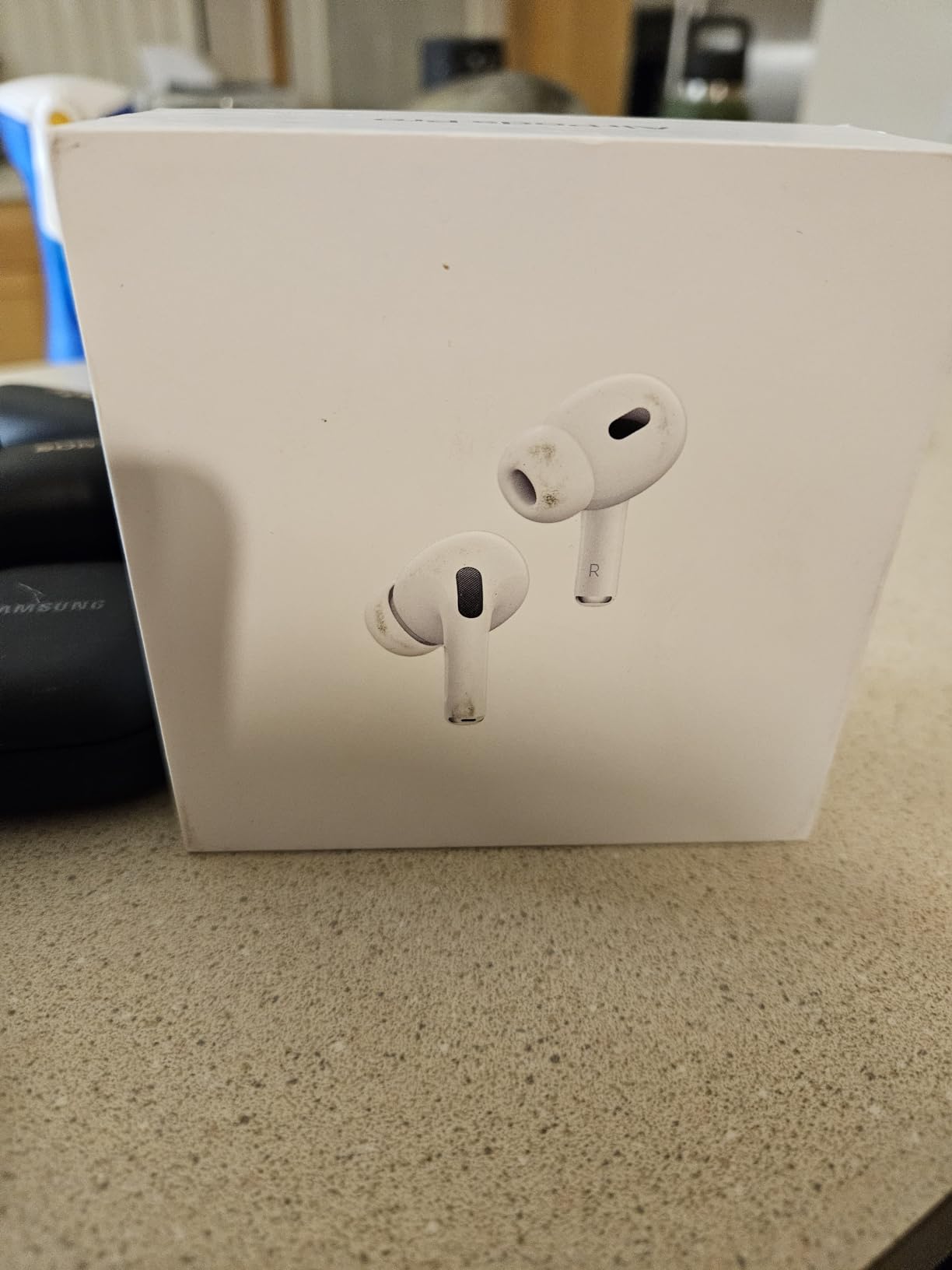 Apple AirPods Pro (2nd Generation) Wireless Ear Buds with USB-C Charging, Up to 2X More Active Noise Cancelling Bluetooth Headphones, Transparency Mode, Adaptive, Personalized Spatial Audio, White customer photo 2