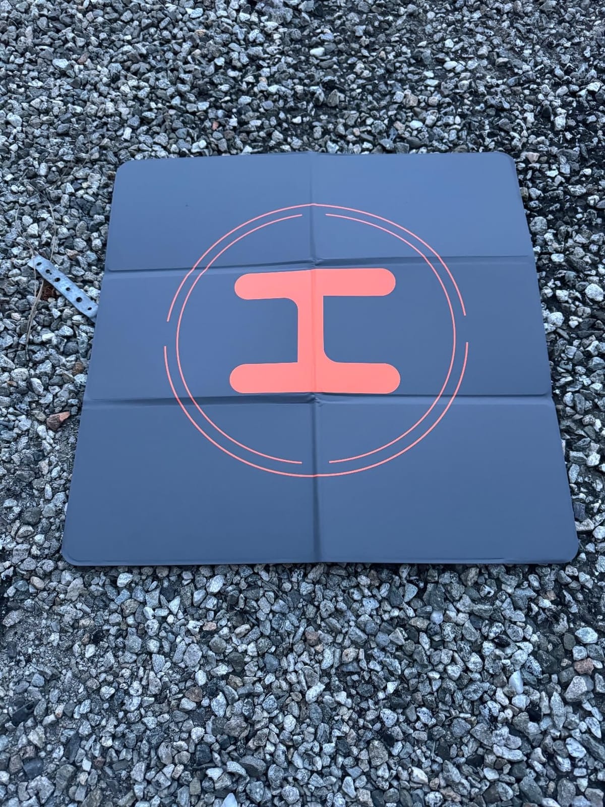 Holy Stone Drone Landing Pad, Holy Stone 50cm/19.68in Universal Portable Luminous Waterproof Foldable Helipad for RC Drones Helicopter, DJI Phantom 3/4/Mavic/Inspire customer photo 1