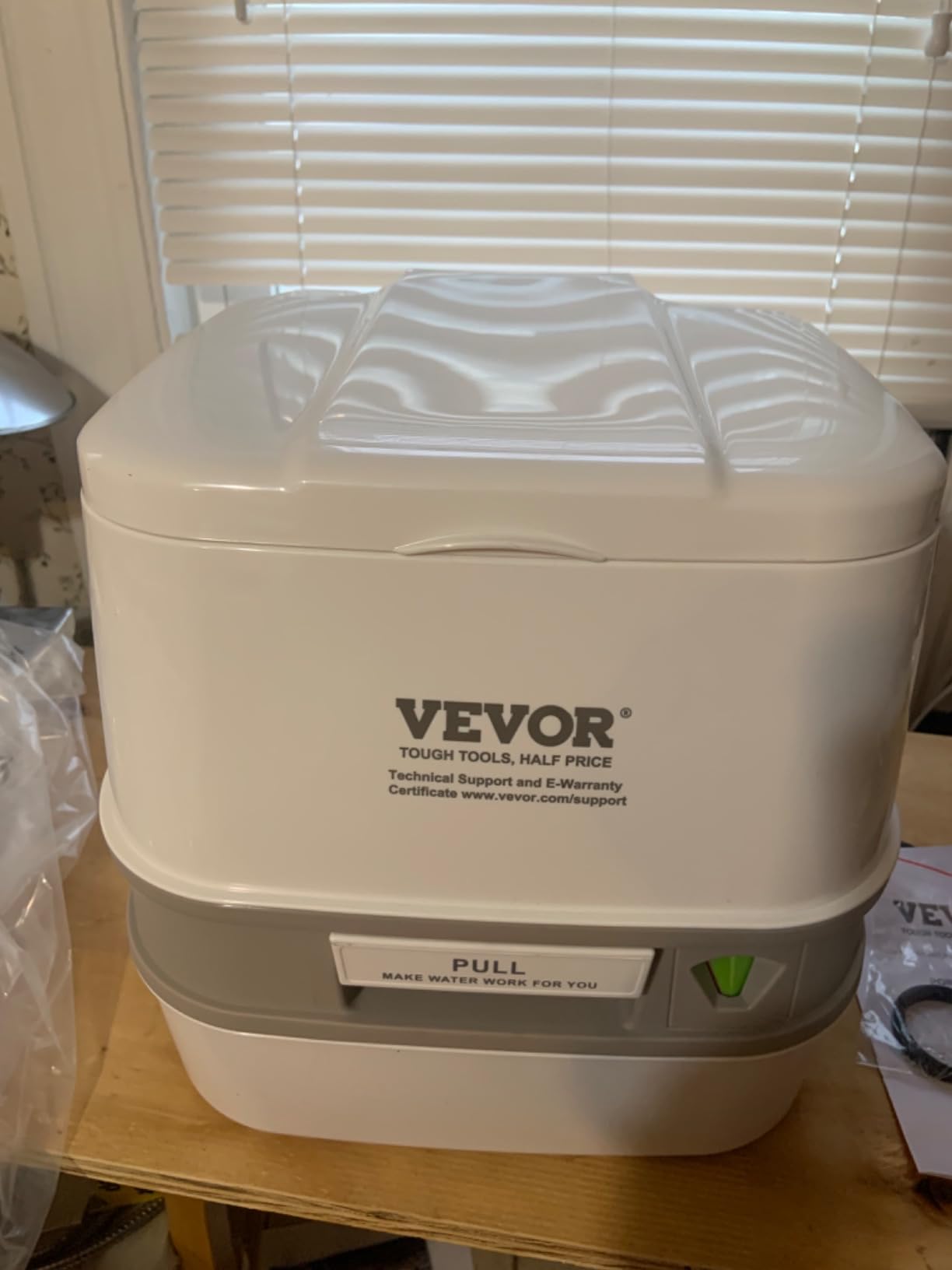 VEVOR Portable Toilet for Camping, RV Toilet with Carry Bag, 5.3 Gal Waste Tank & 3.2 Gal Flush Tank, Push-Button Pressurized Flush Commode, Leak-proof and Odourless Travel Toilet for Camping Car customer photo 1
