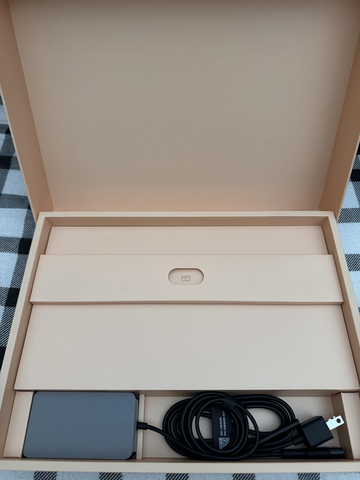 Surface Laptop 13.8 Dune customer photo 1