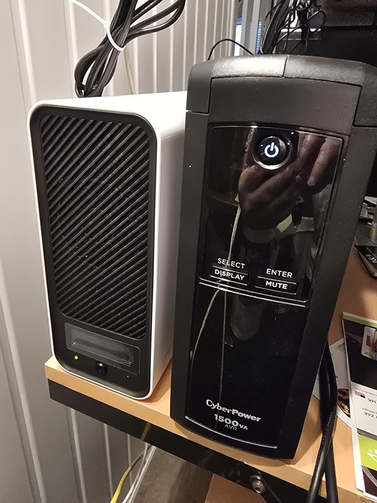 GOLDENMATE 1000VA/800W Lithium UPS Battery Backup & Surge Protector, Gray customer photo 1